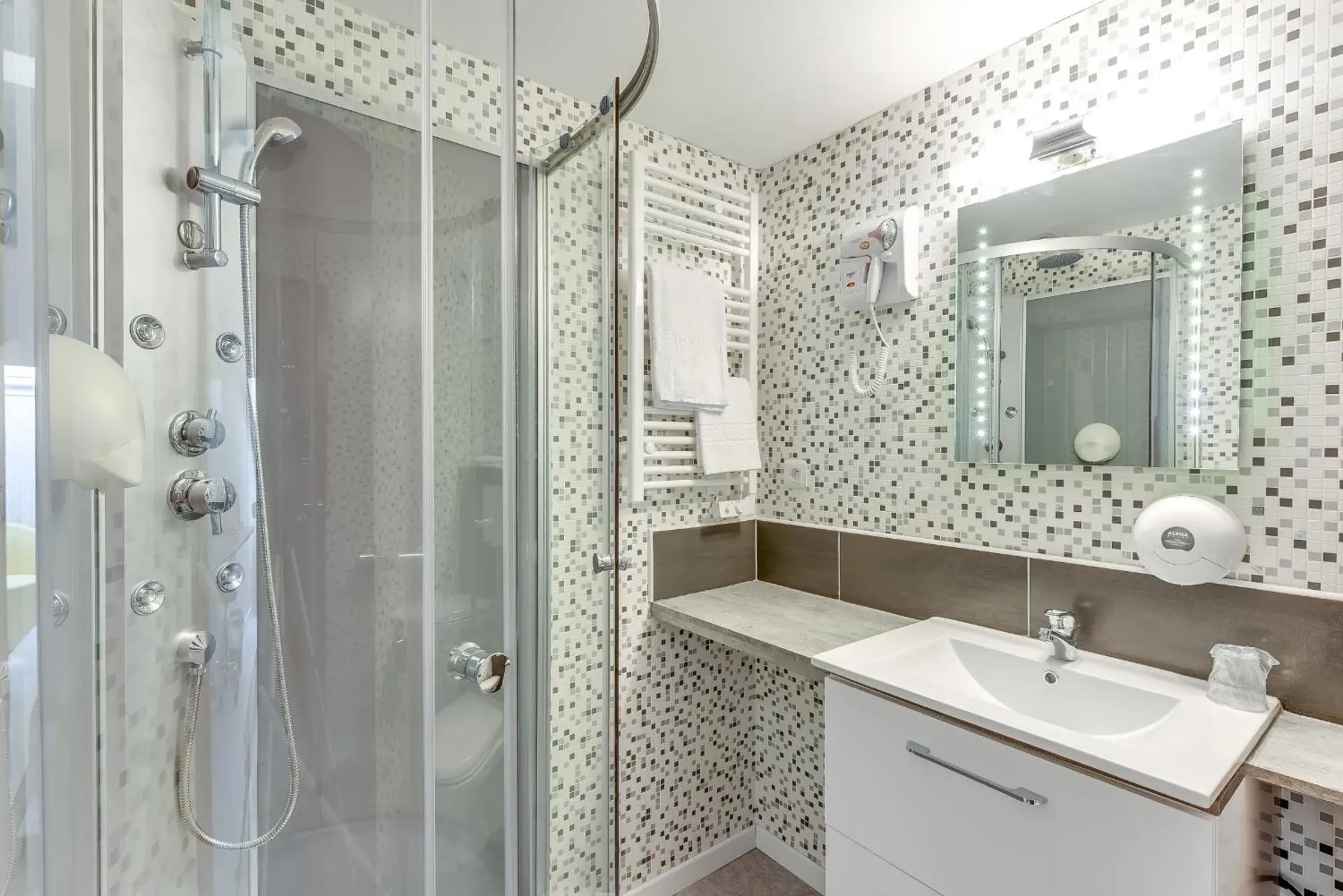 Shower, Bathroom in The Originals Access, Hotel Thouars
