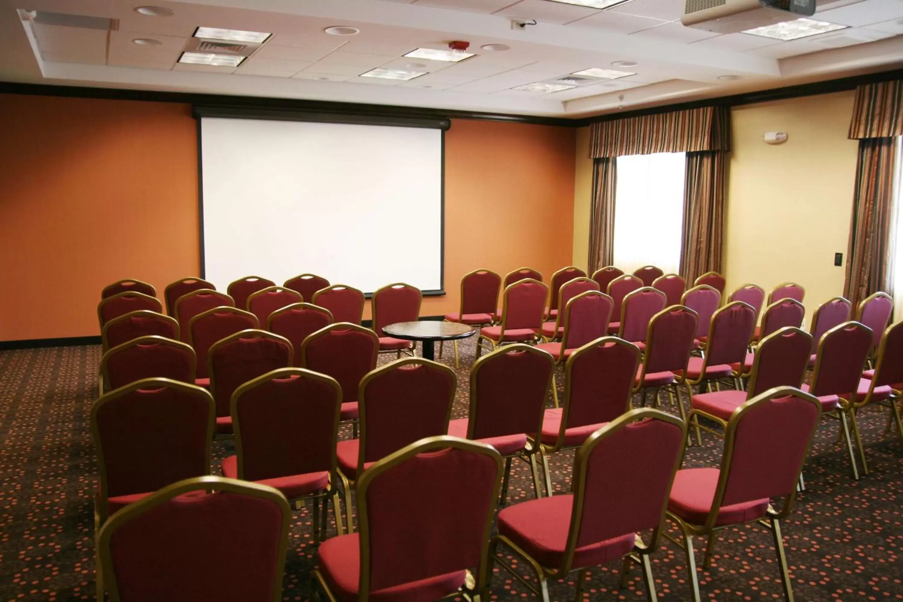 Meeting/conference room in Hampton Inn & Suites Folsom