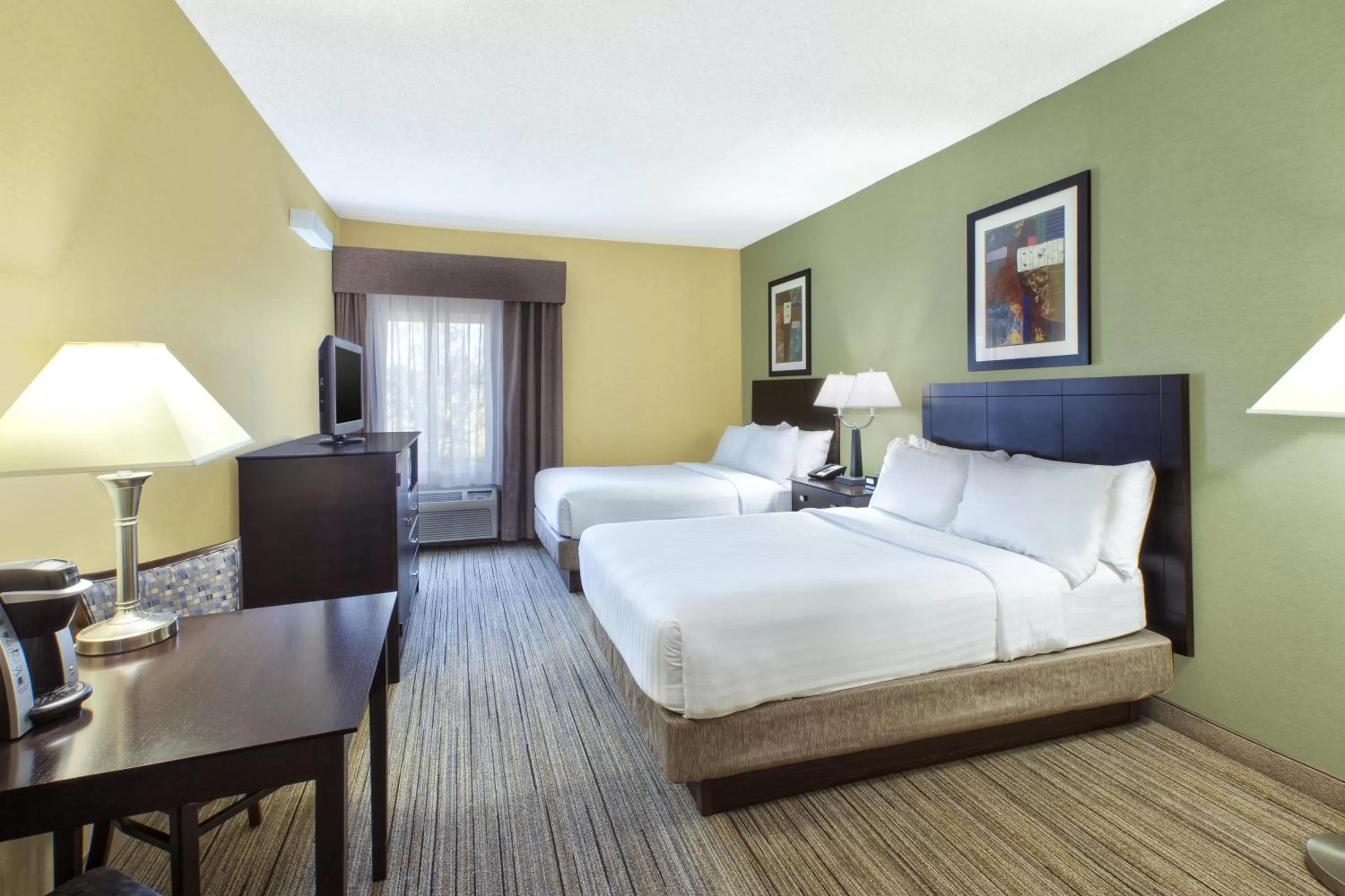 Photo of the whole room, Bed in Country Inn & Suites by Radisson Benton Harbor-St Joseph MI