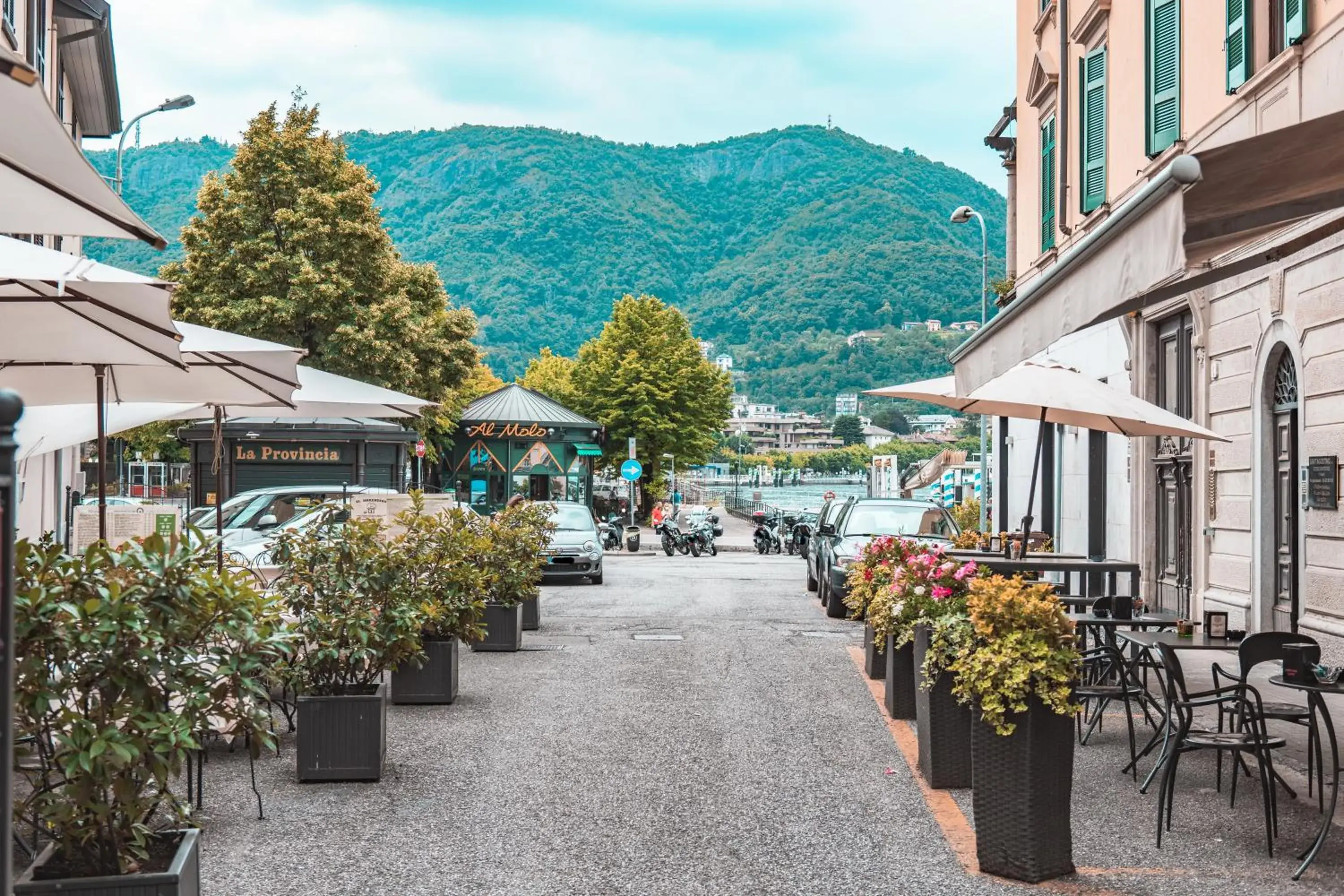 Quiet street view in In Riva Al Lago