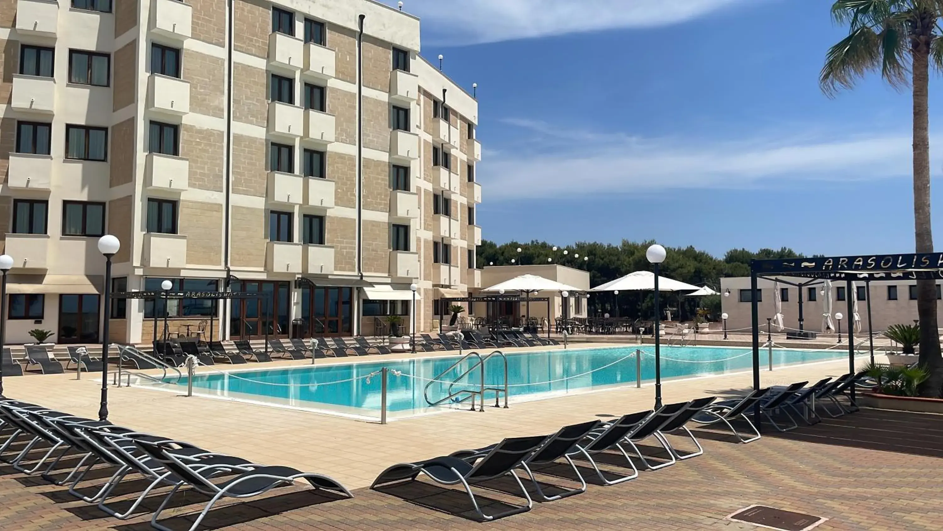 Property building, Swimming Pool in Hotel Ara Solis