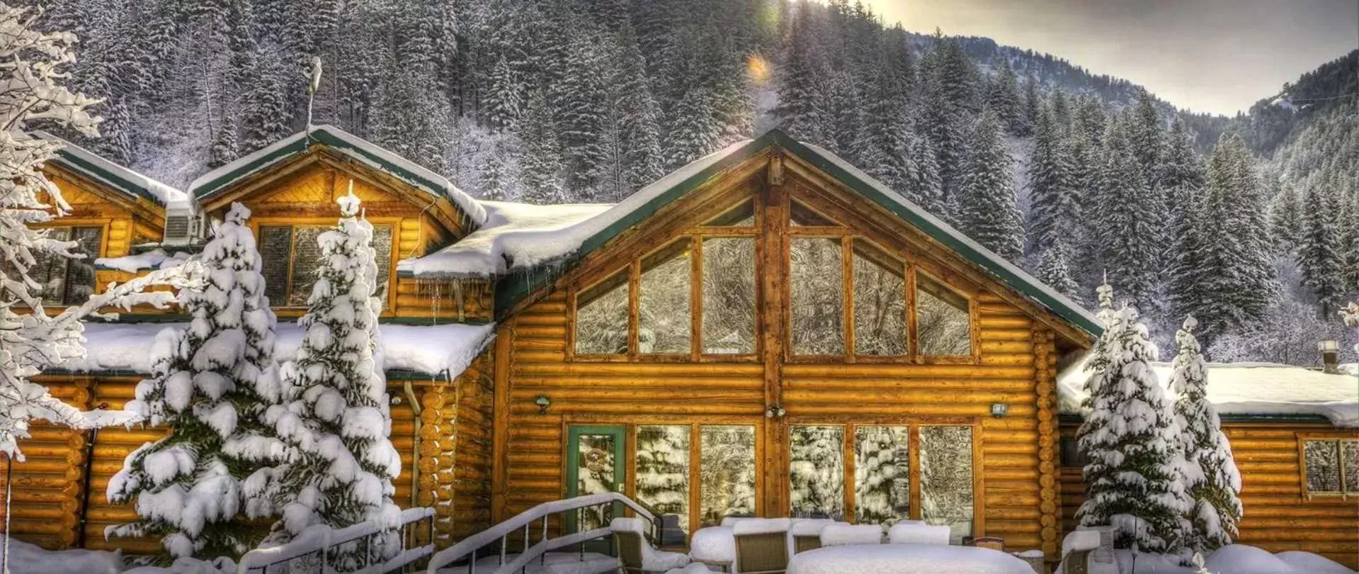 Property building, Winter in Alaskan Inn and Spa
