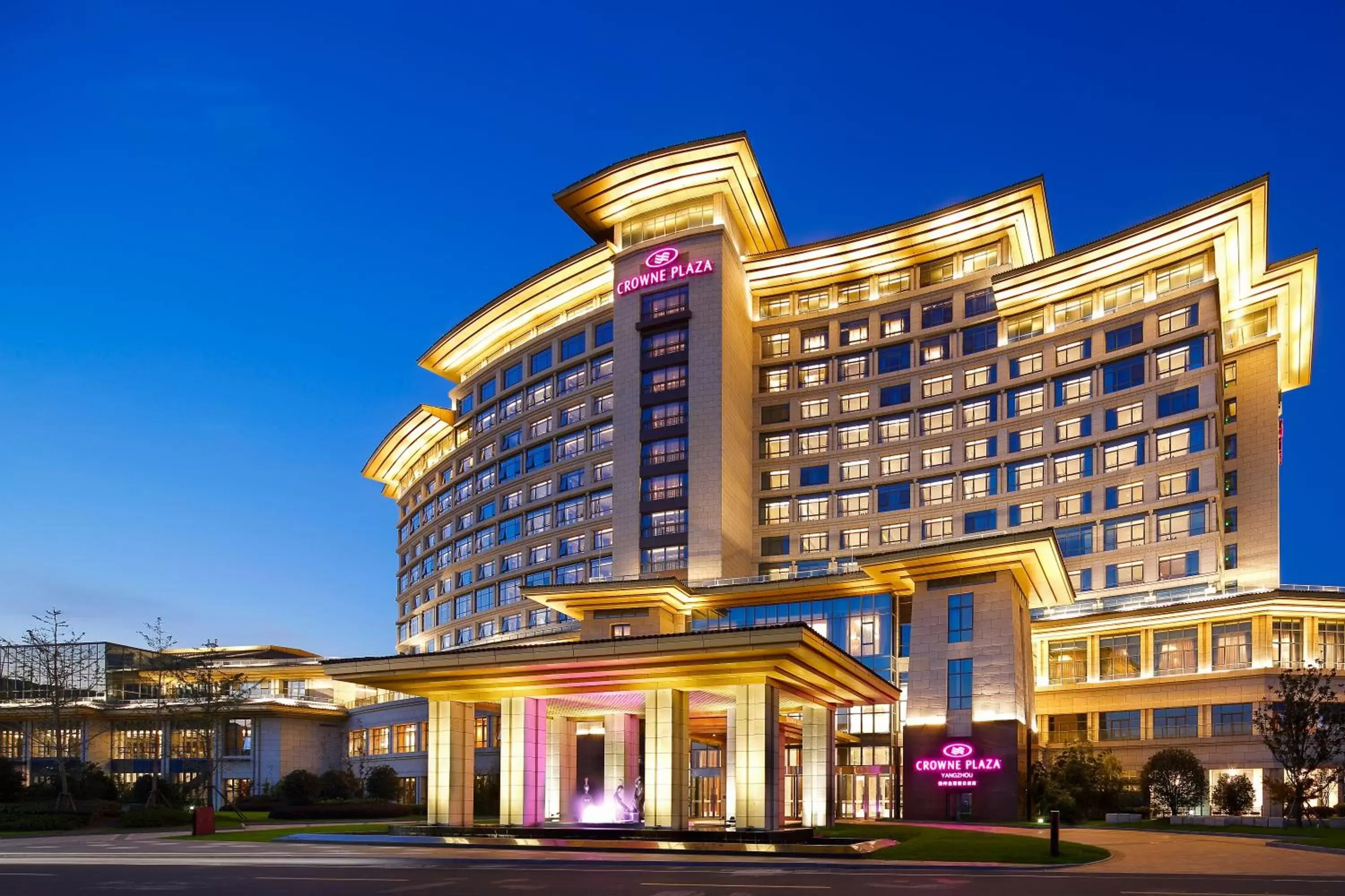 Property building in Crowne Plaza Yangzhou by IHG Property building in Crowne Plaza Yangzhou by IHG