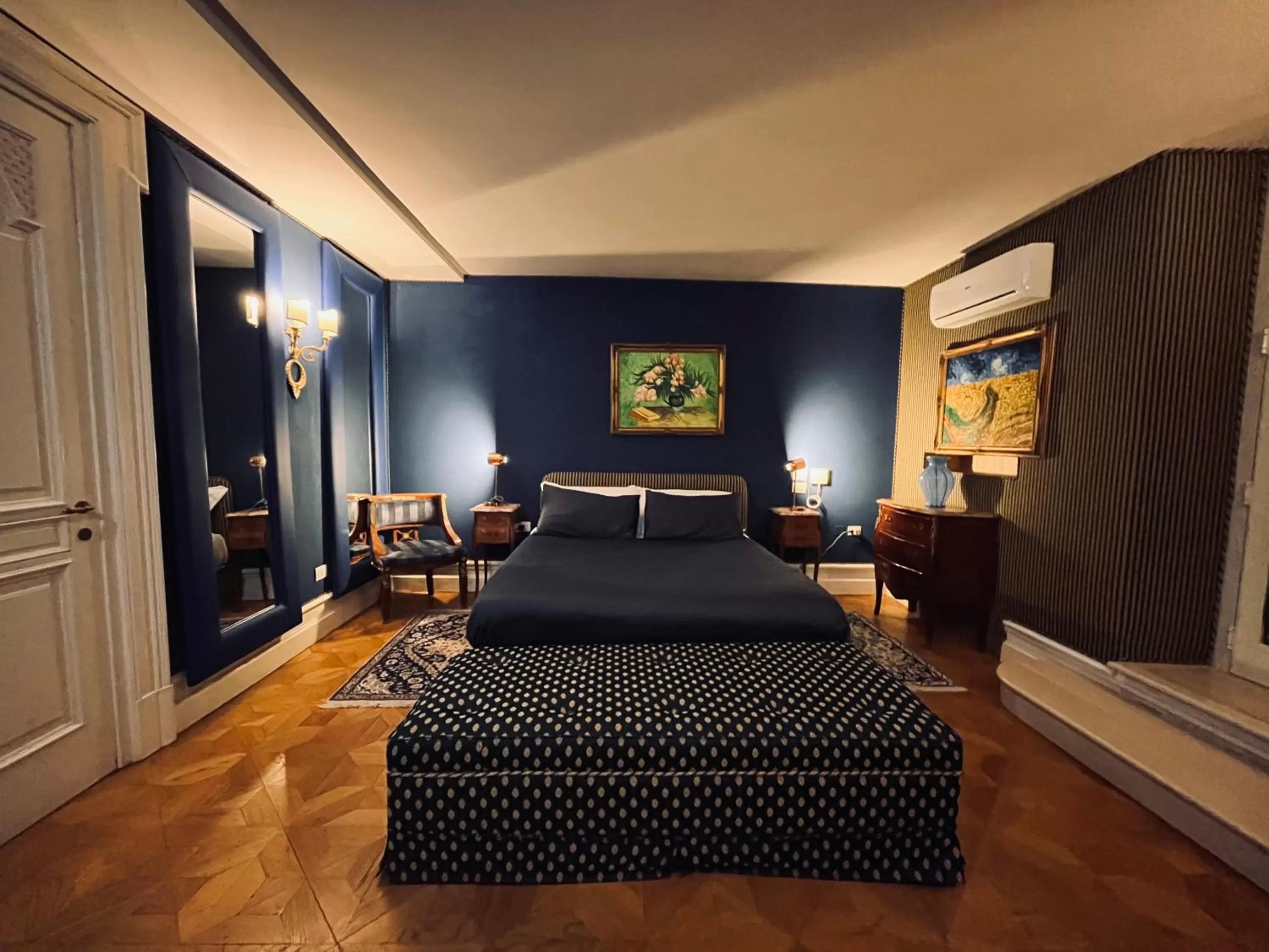 Bedroom, Bed in Sisuites