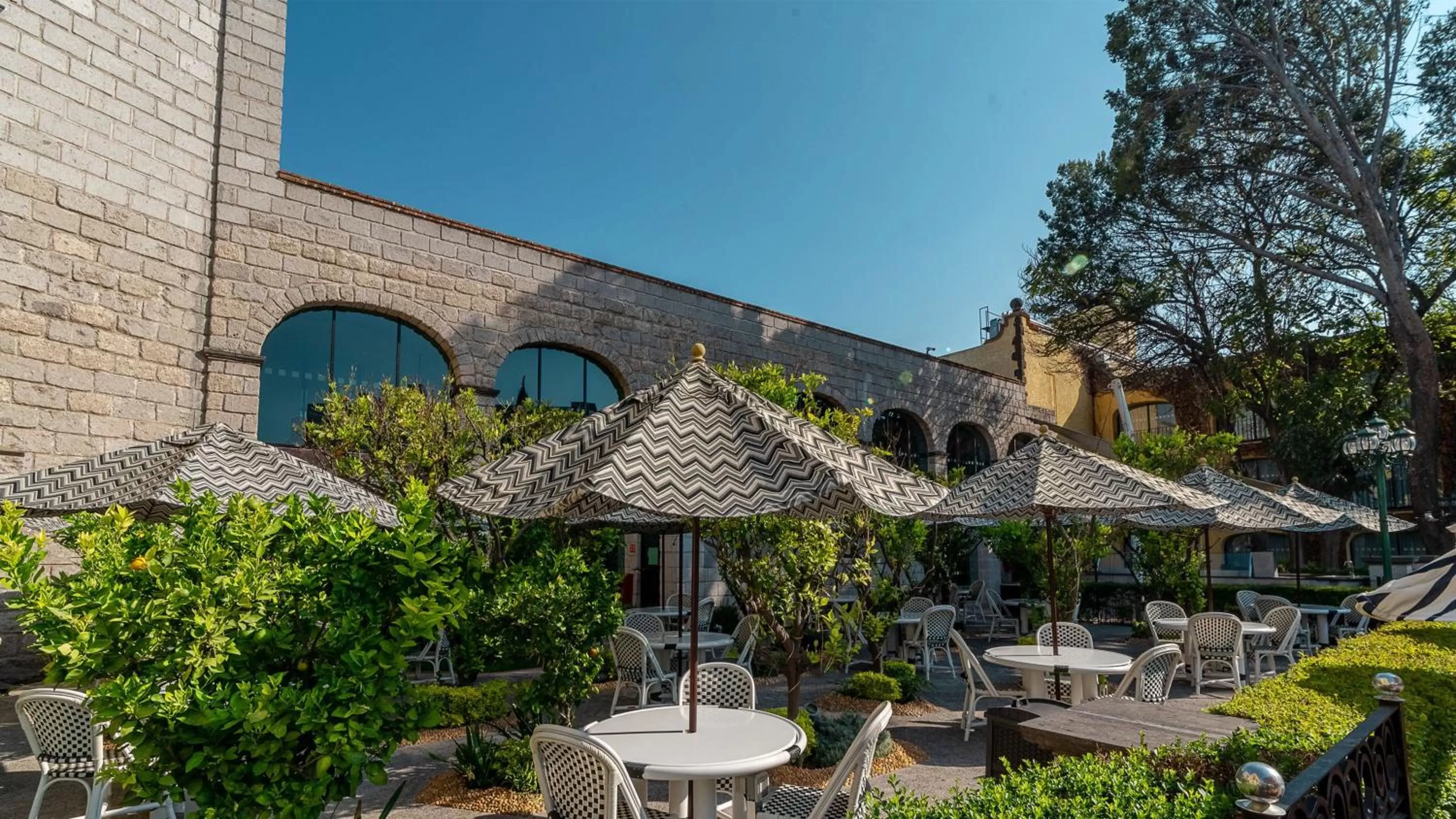 Restaurant/places to eat in Holiday Inn Queretaro Centro Historico by IHG