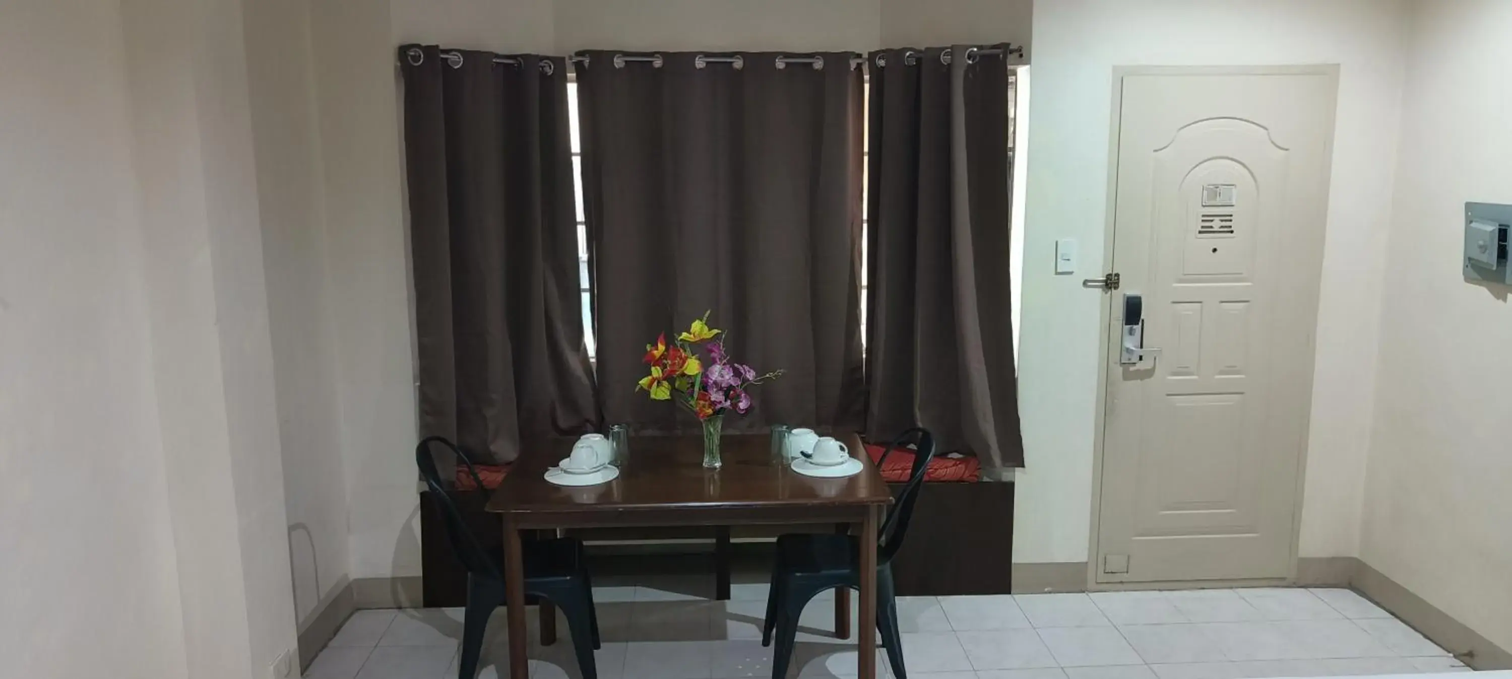 Dining Area in OYO 584 Grace Residence Hall