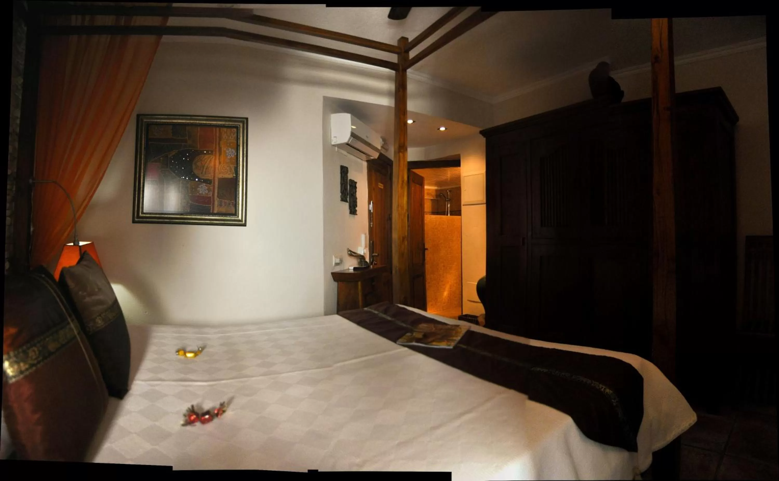 Bed in La Villa Marbella - Old Town