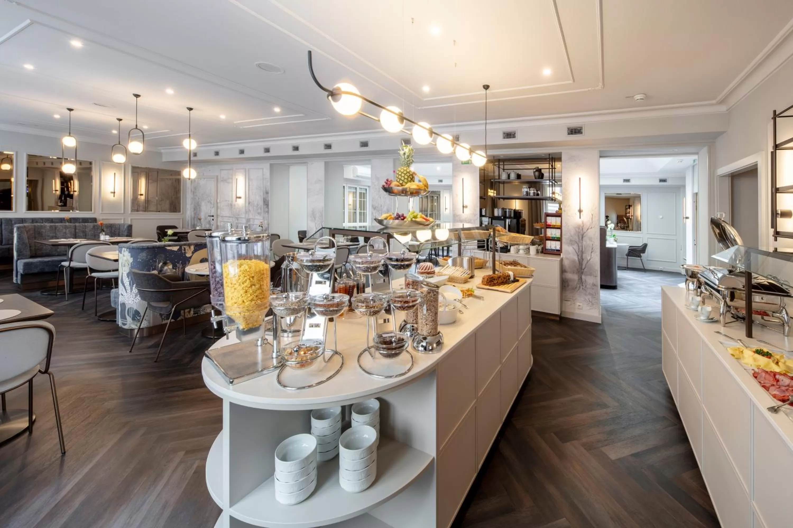 Buffet breakfast in Hotel City Central