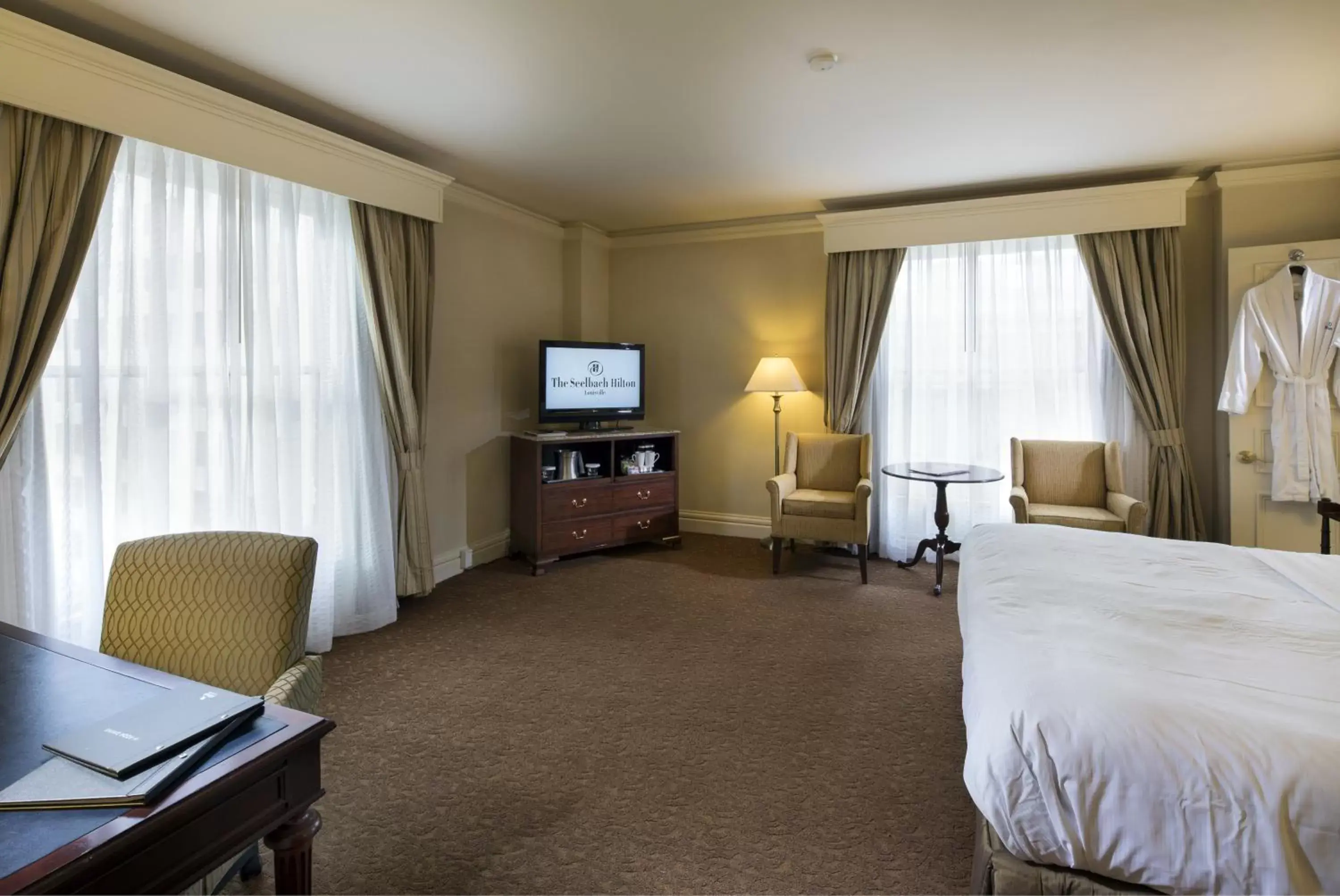 Bedroom, TV/Entertainment Center in The Seelbach Hilton Louisville