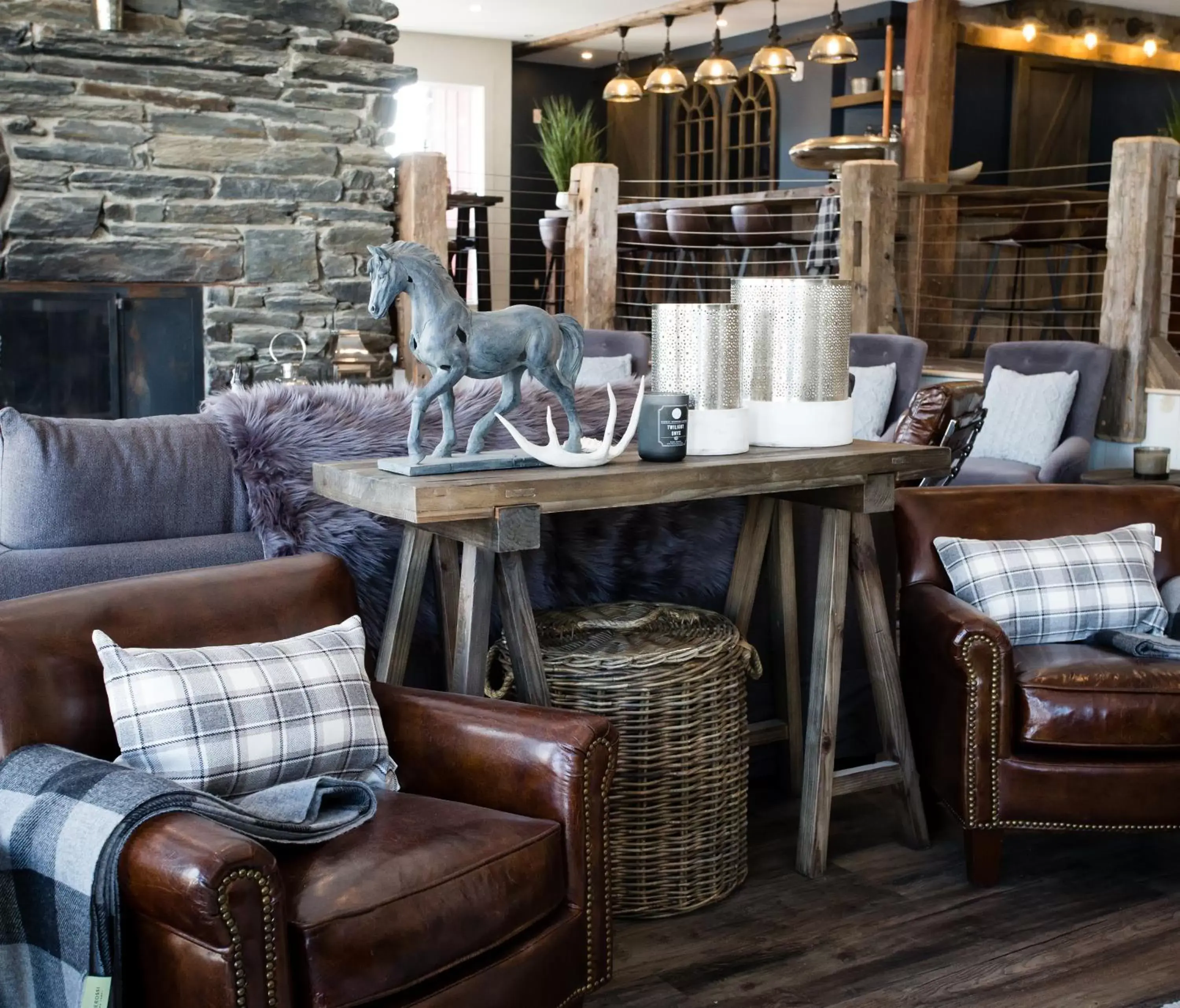 Lounge or bar in Mountain Meadows Lodge