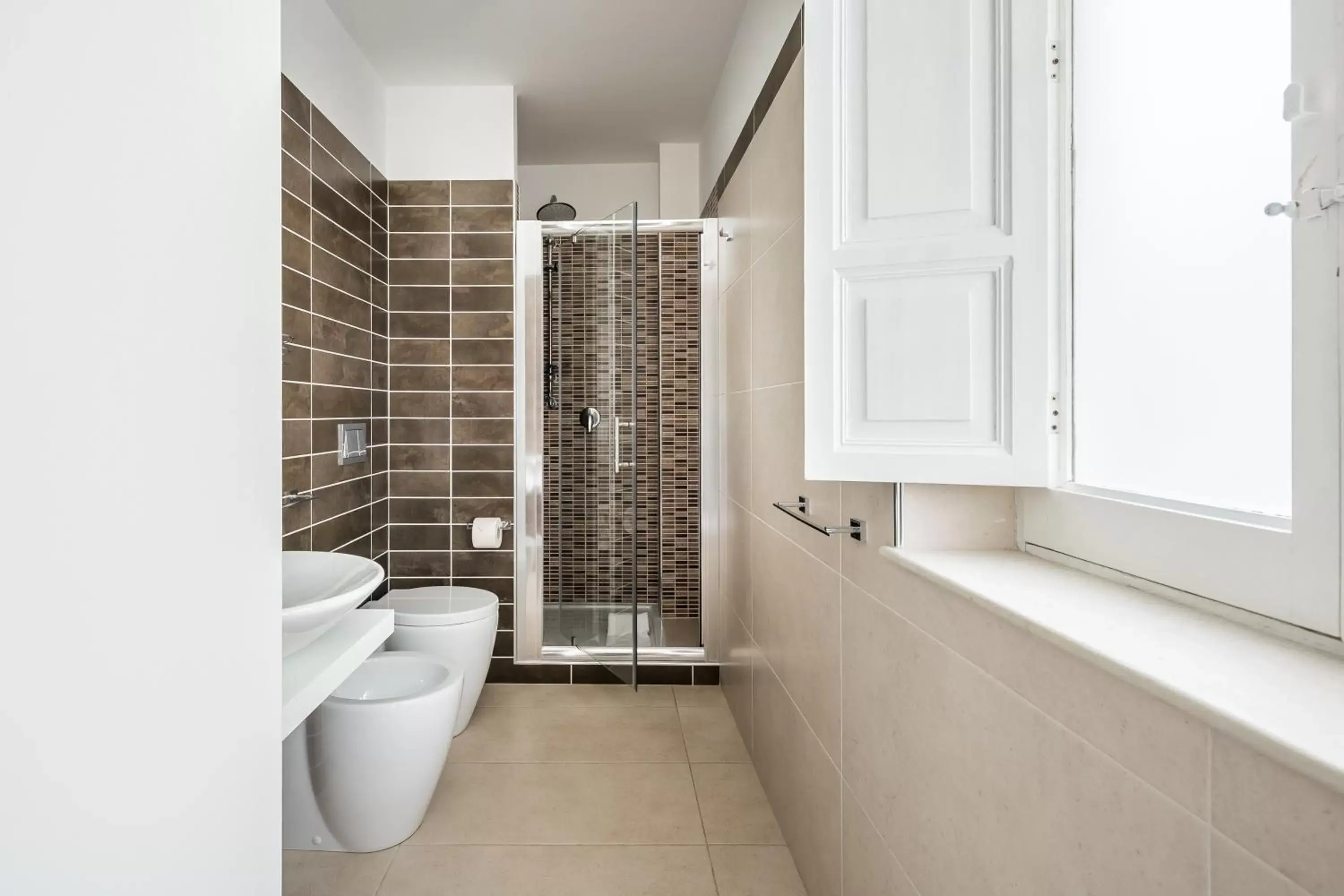 Bathroom in Modica for Family - Rooms and Apartments