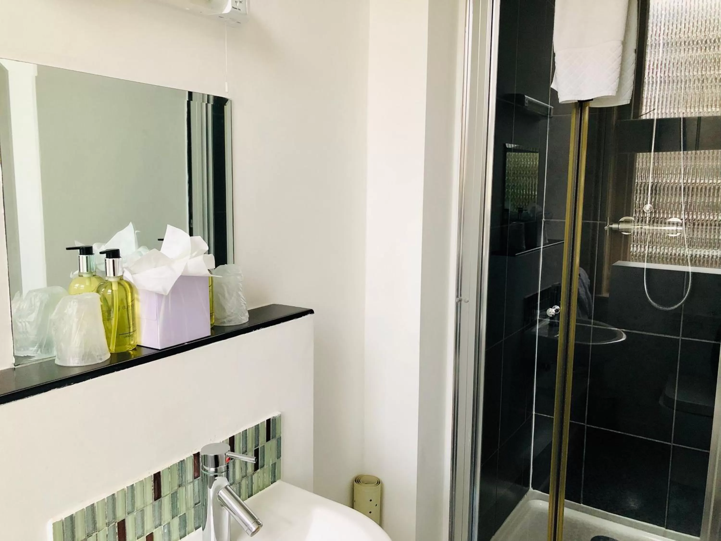 Bathroom in Cottonwood Boutique