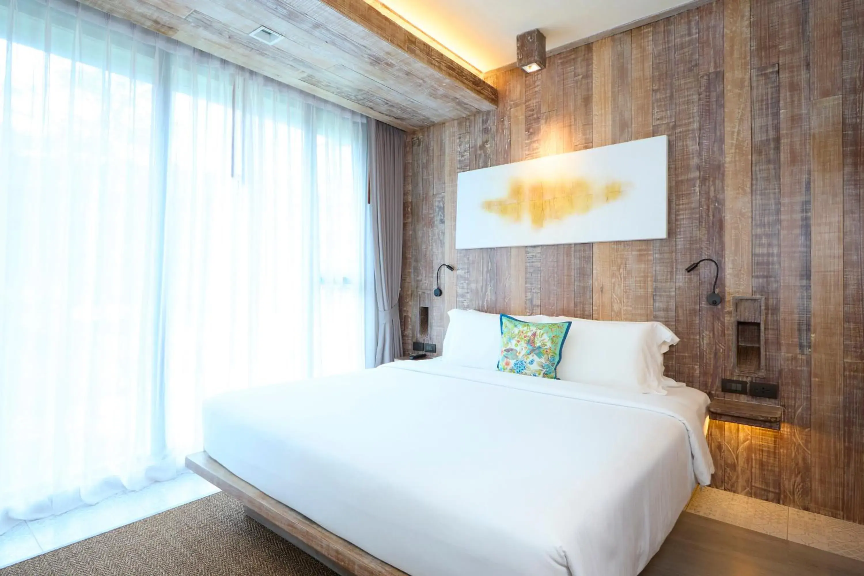 Bed in Dinso Resort & Villas Phuket an IHG Hotel