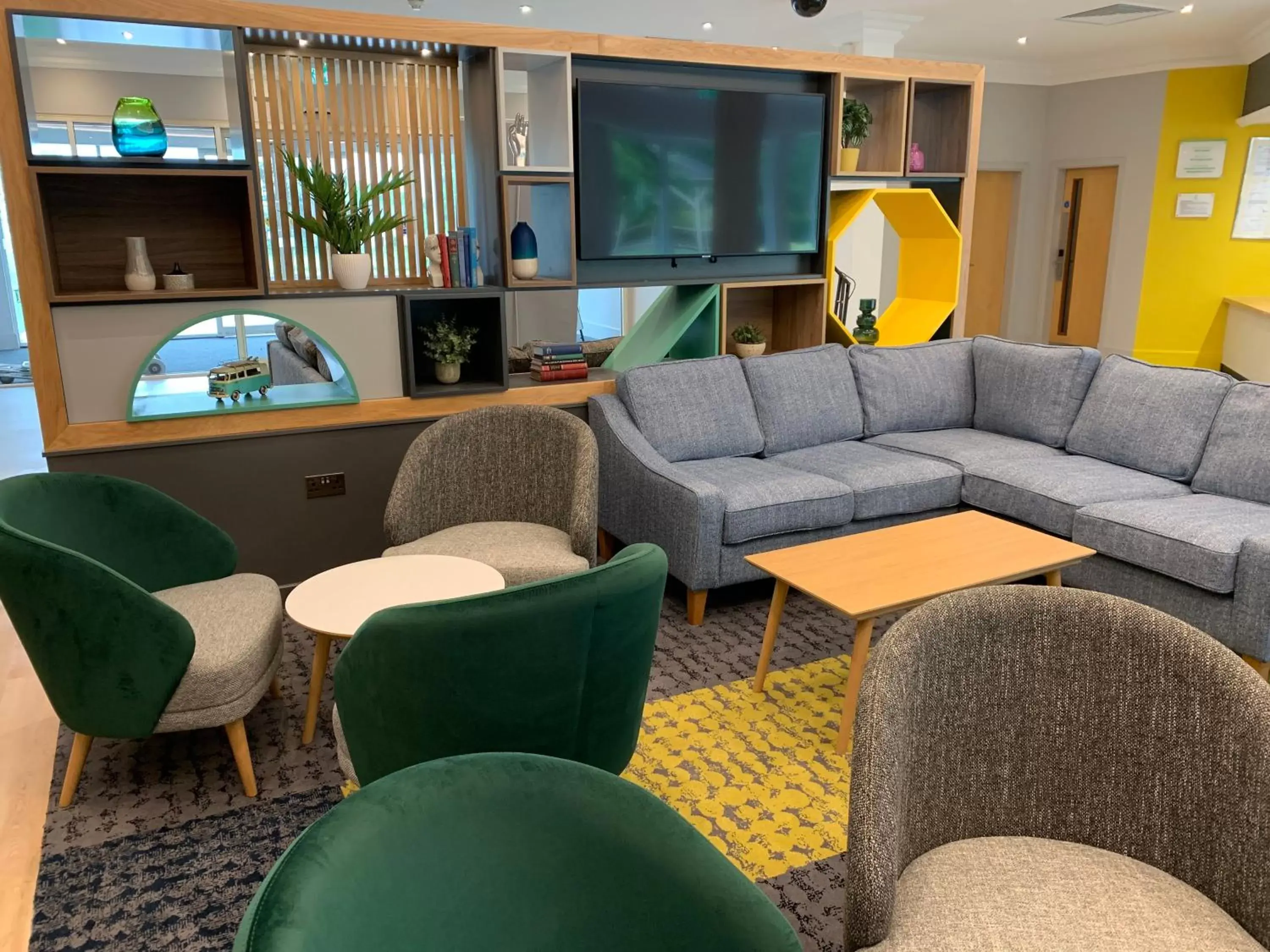 Lobby or reception in Holiday Inn Aylesbury by IHG Lobby or reception in Holiday Inn Aylesbury by IHG