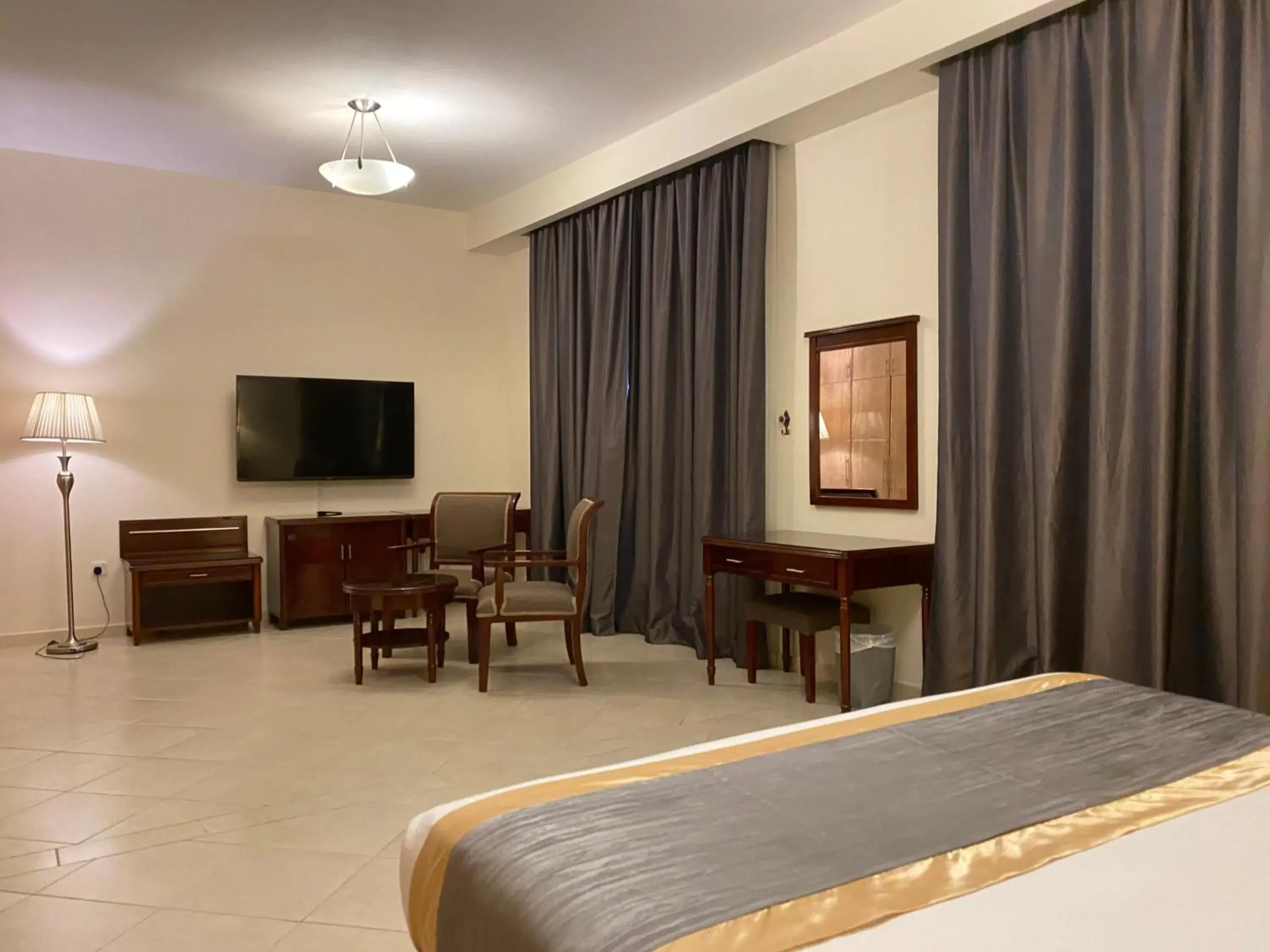 Bedroom, TV/Entertainment Center in Baity Hotel Apartments