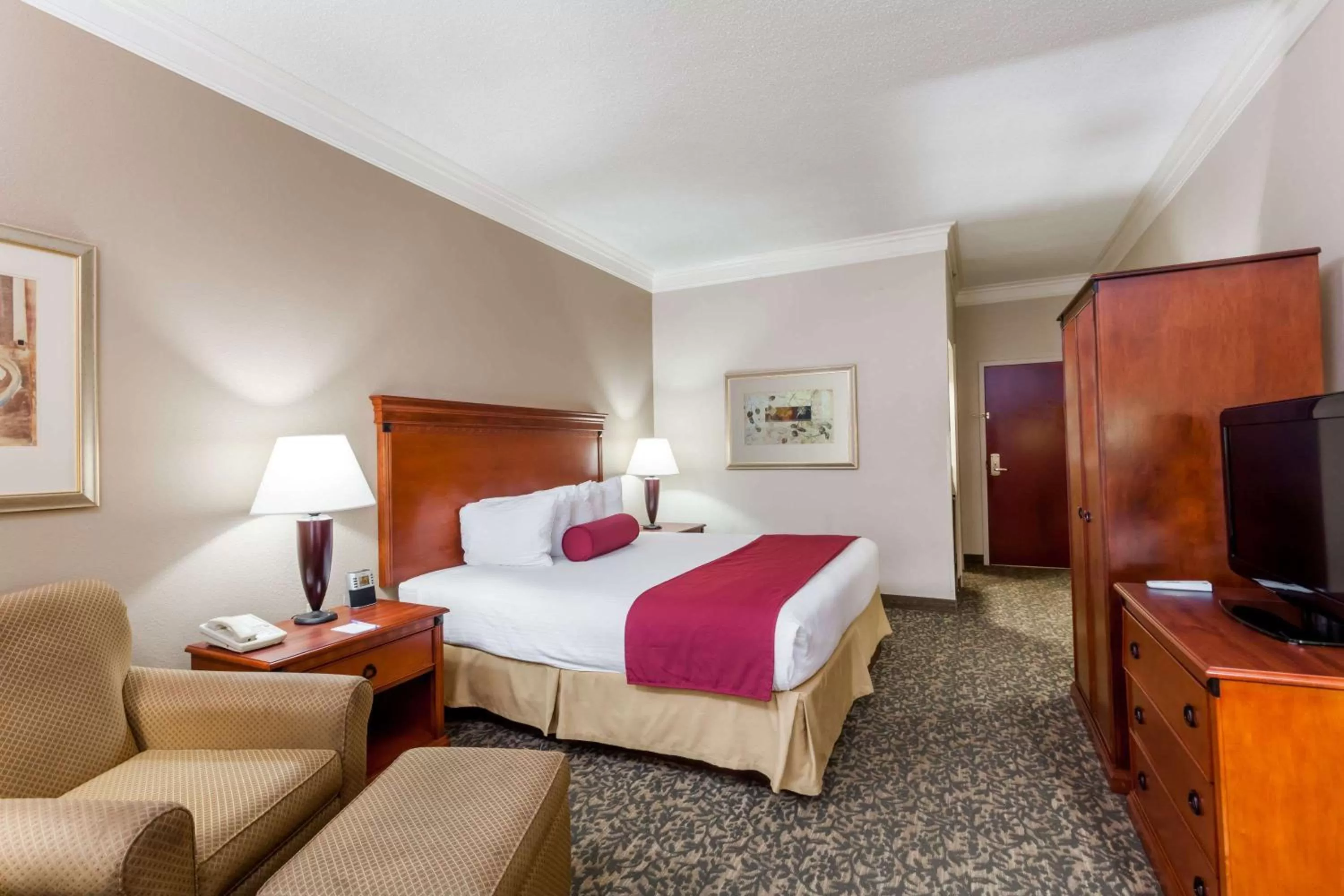 Deluxe King Room - Disability Access/Non-Smoking in Baymont by Wyndham Madisonville