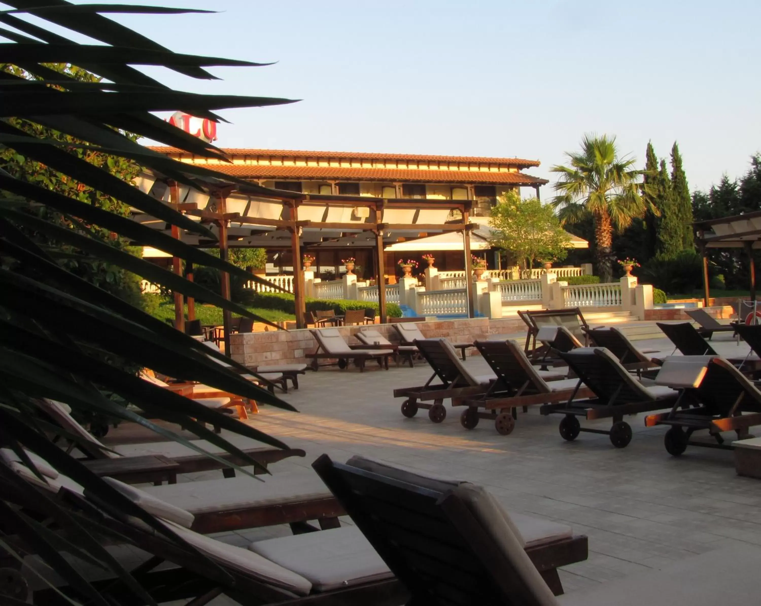 Swimming Pool in Avalon Airport Hotel Thessaloniki