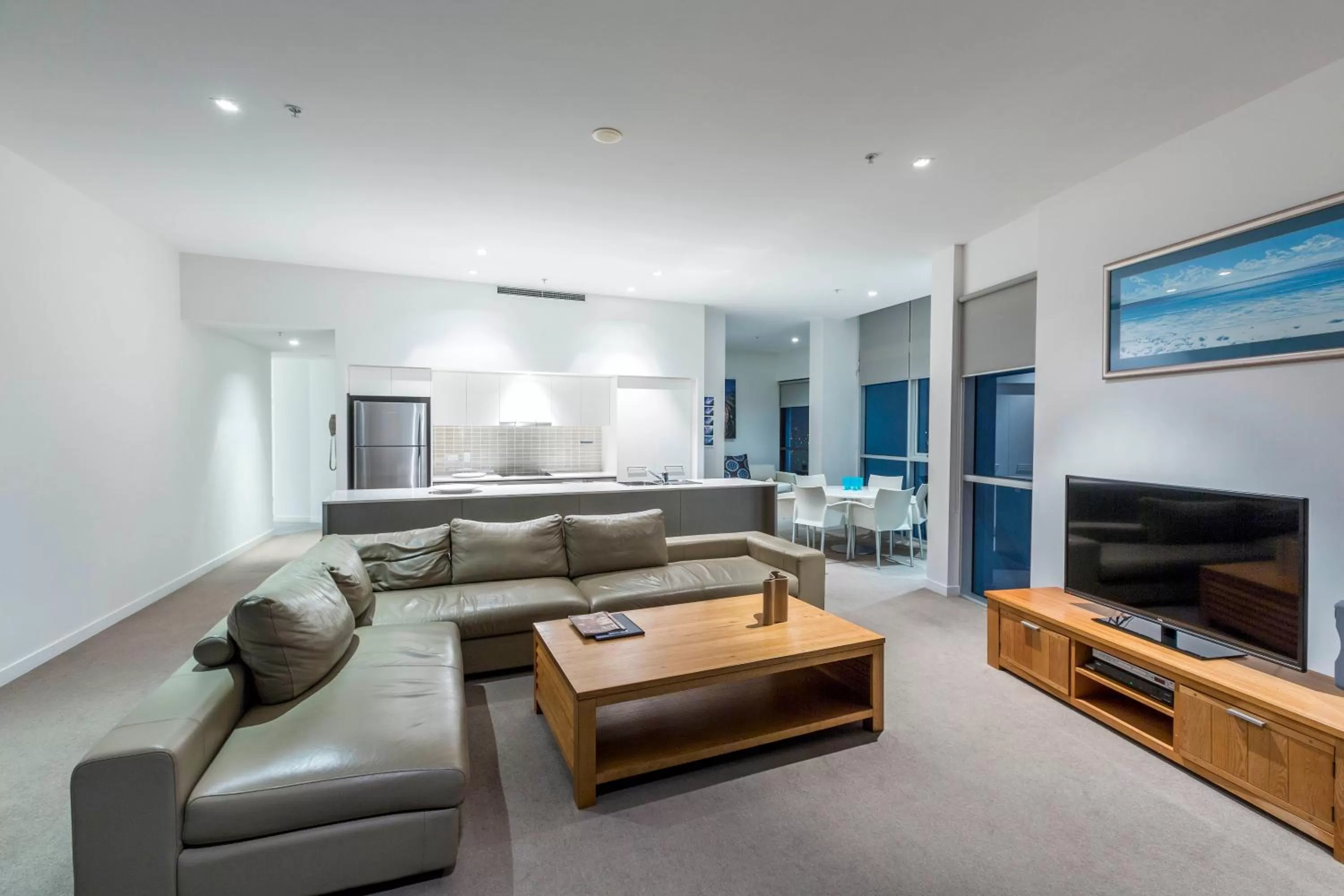 TV and multimedia in Artique Surfers Paradise - Official