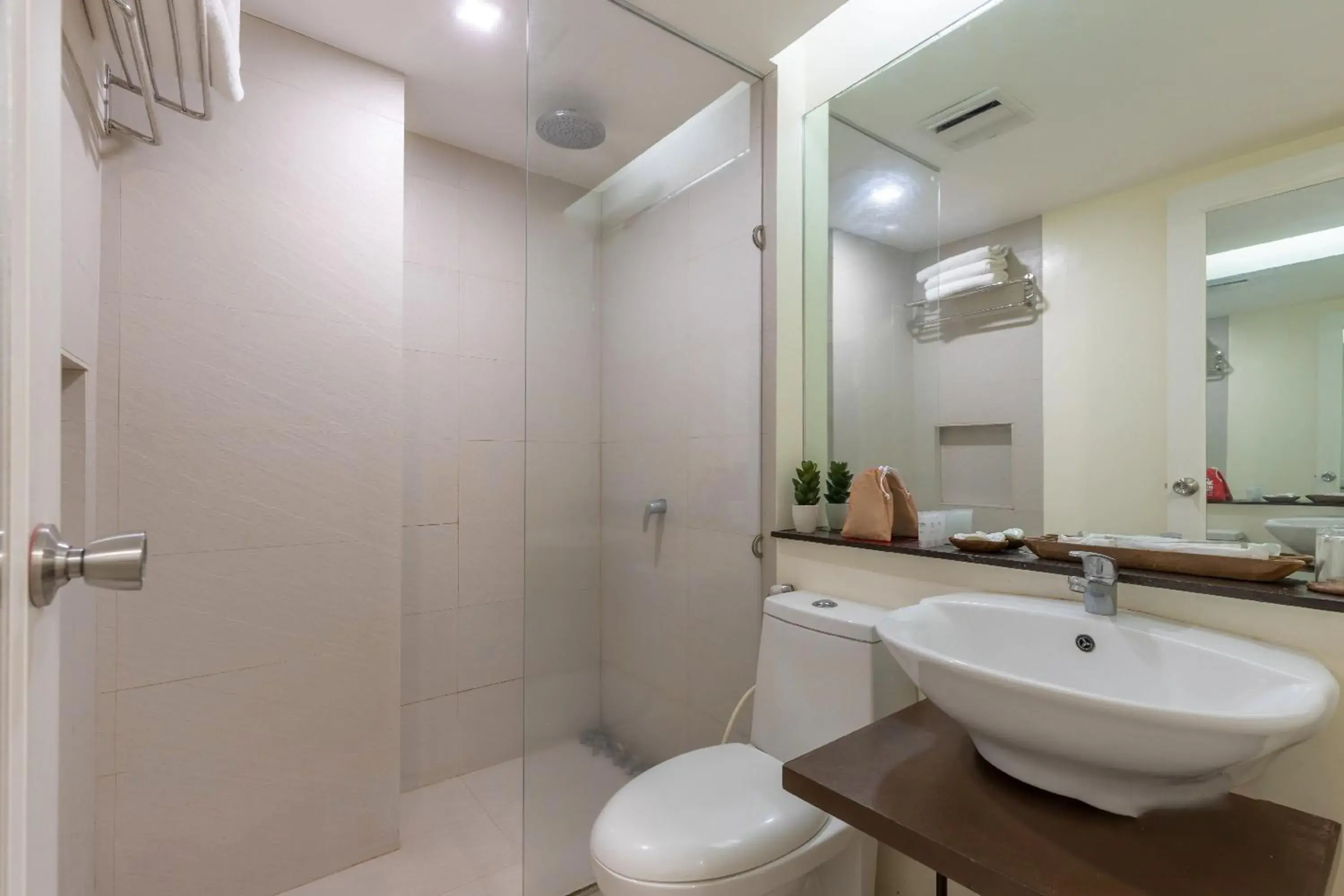 Bathroom in Selah Garden Hotel Manila