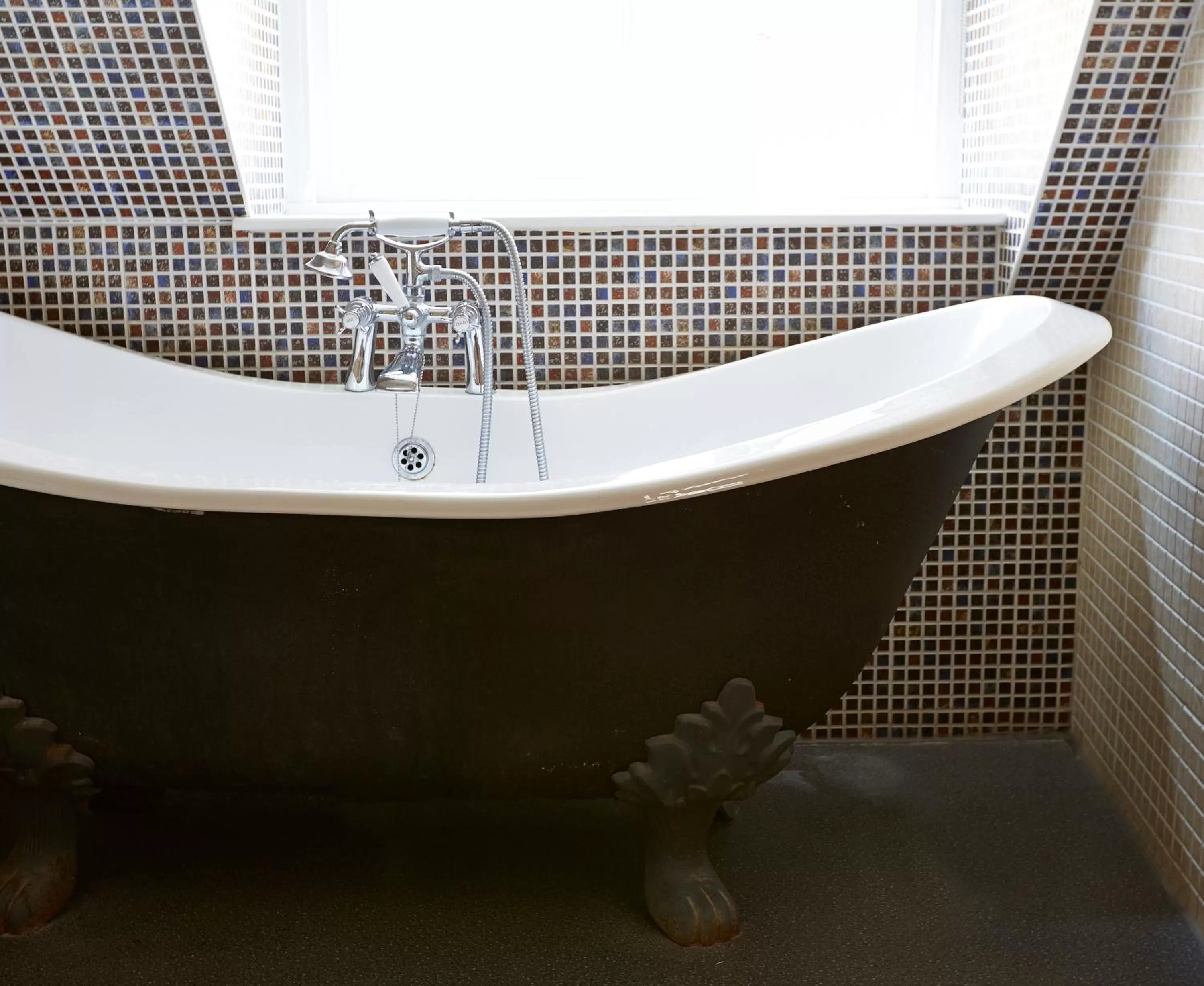 Bathroom in Antelope by Greene King Inns