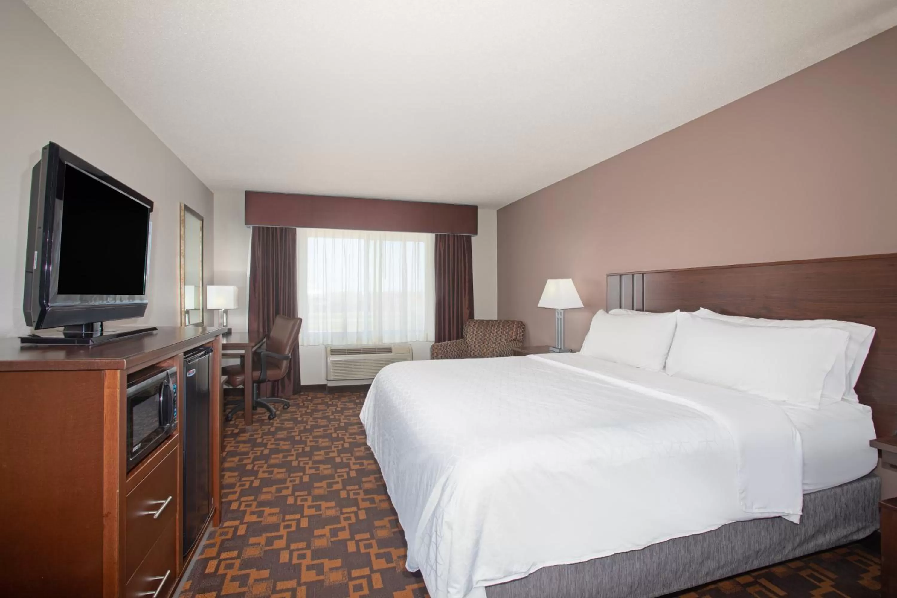 Photo of the whole room, Bed in Holiday Inn Express & Suites Yankton by IHG