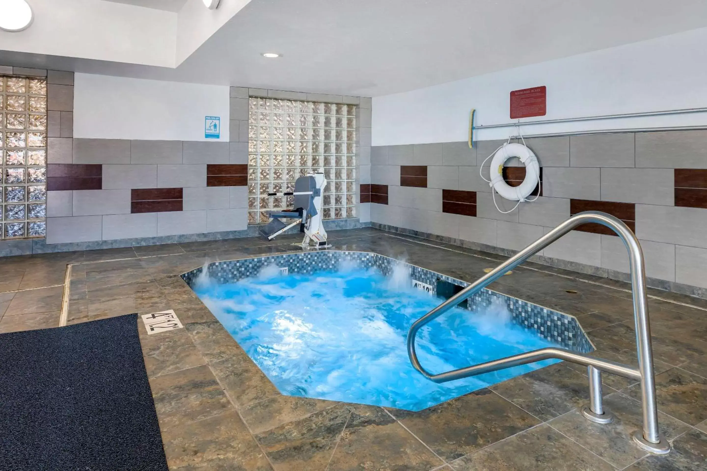 Activities, Swimming Pool in Comfort Suites Denver Tech Center/Englewood