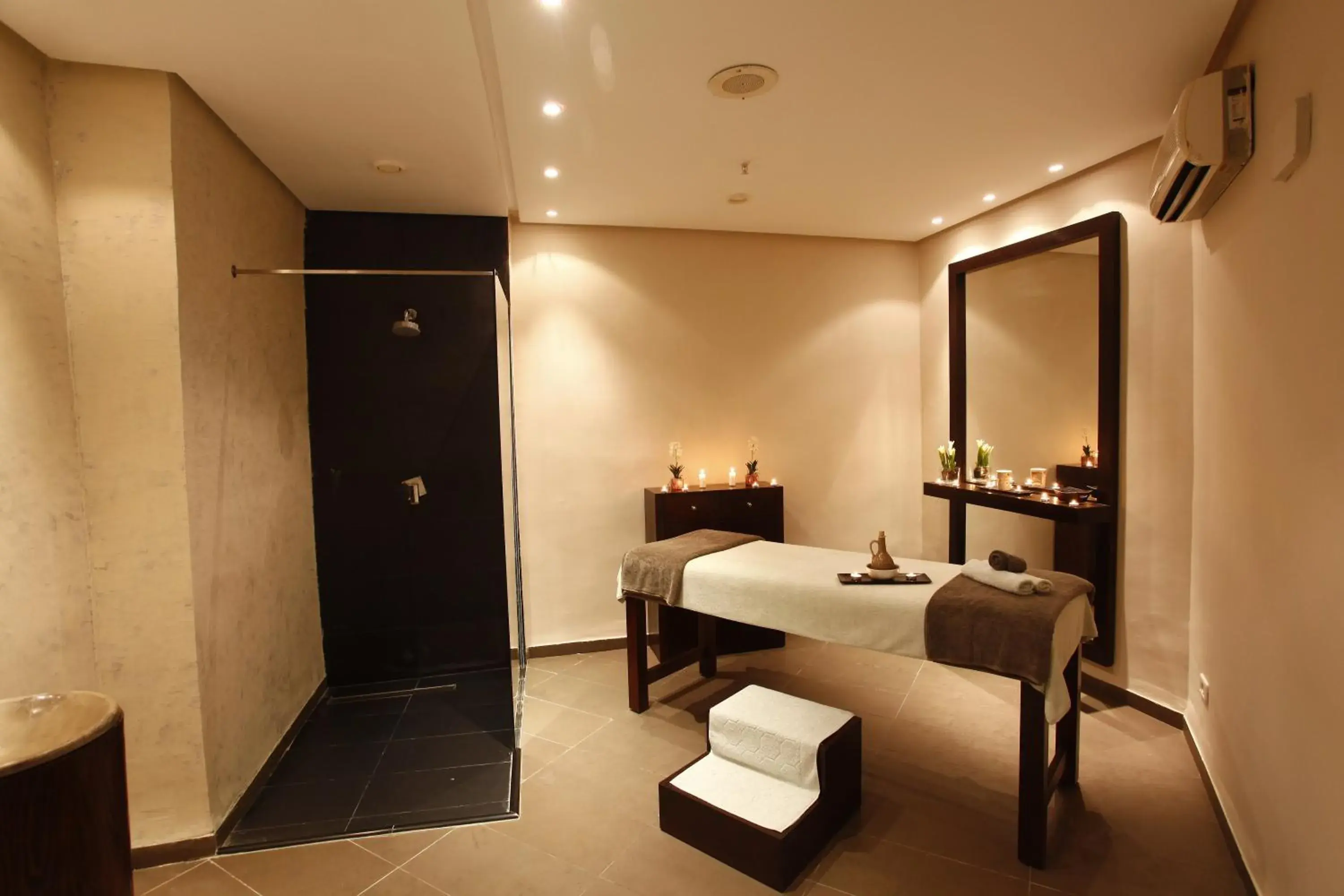Massage in Regency Tunis Hotel