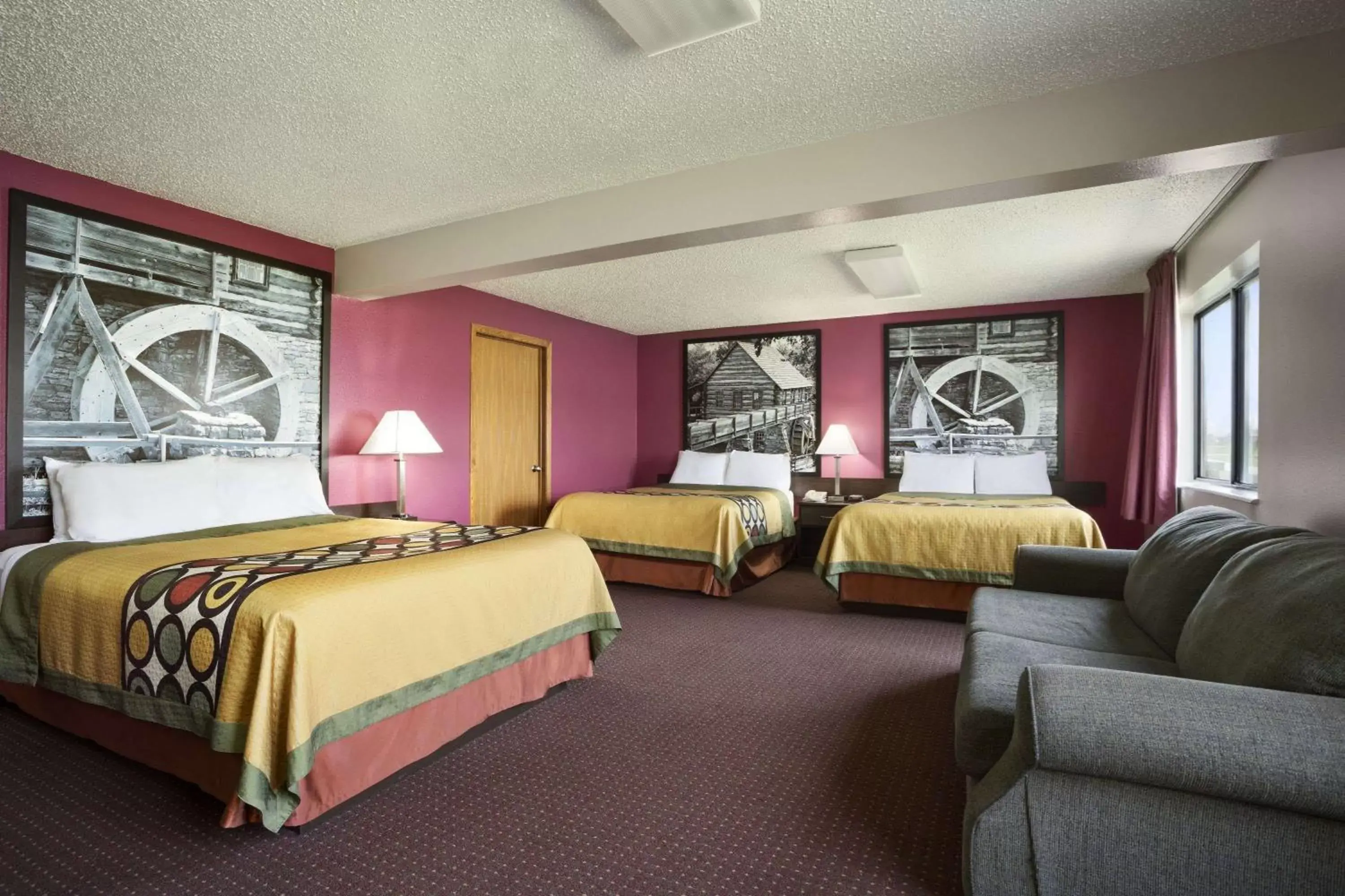 Photo of the whole room in Super 8 by Wyndham Cameron