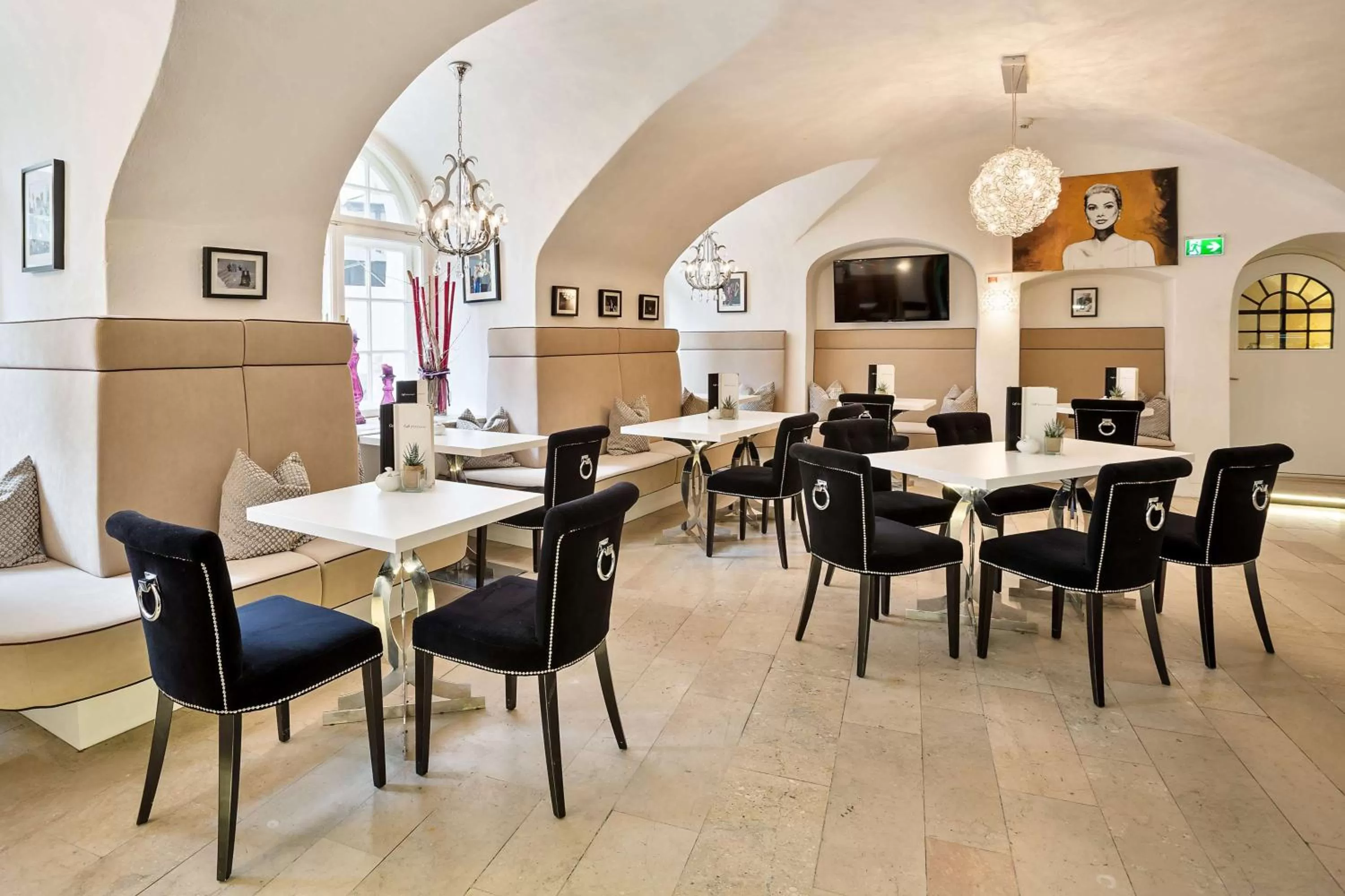 Restaurant/places to eat in Radisson Blu Hotel Altstadt