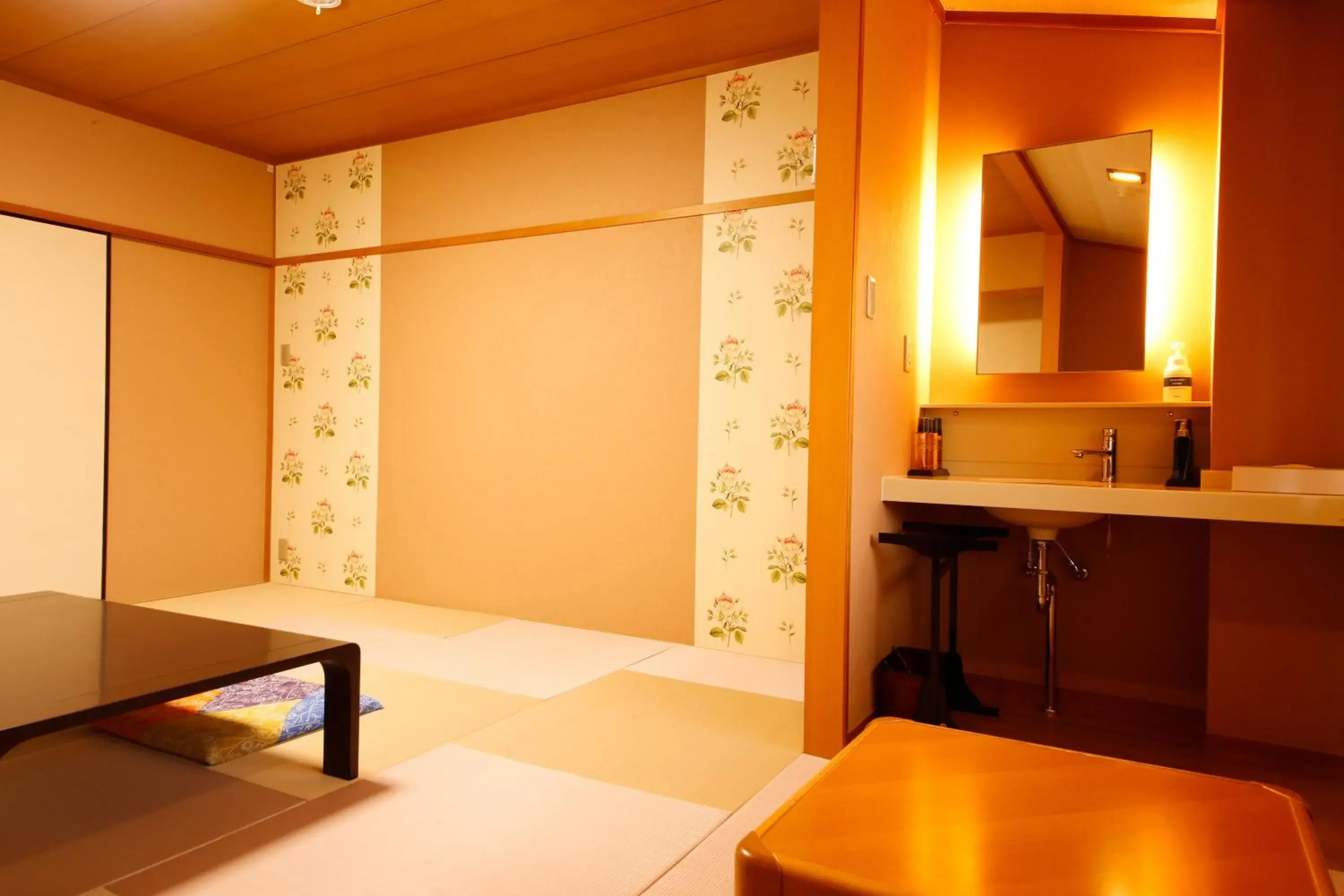 View (from property/room), Bathroom in Arima Hot spring Ryokan Kotori