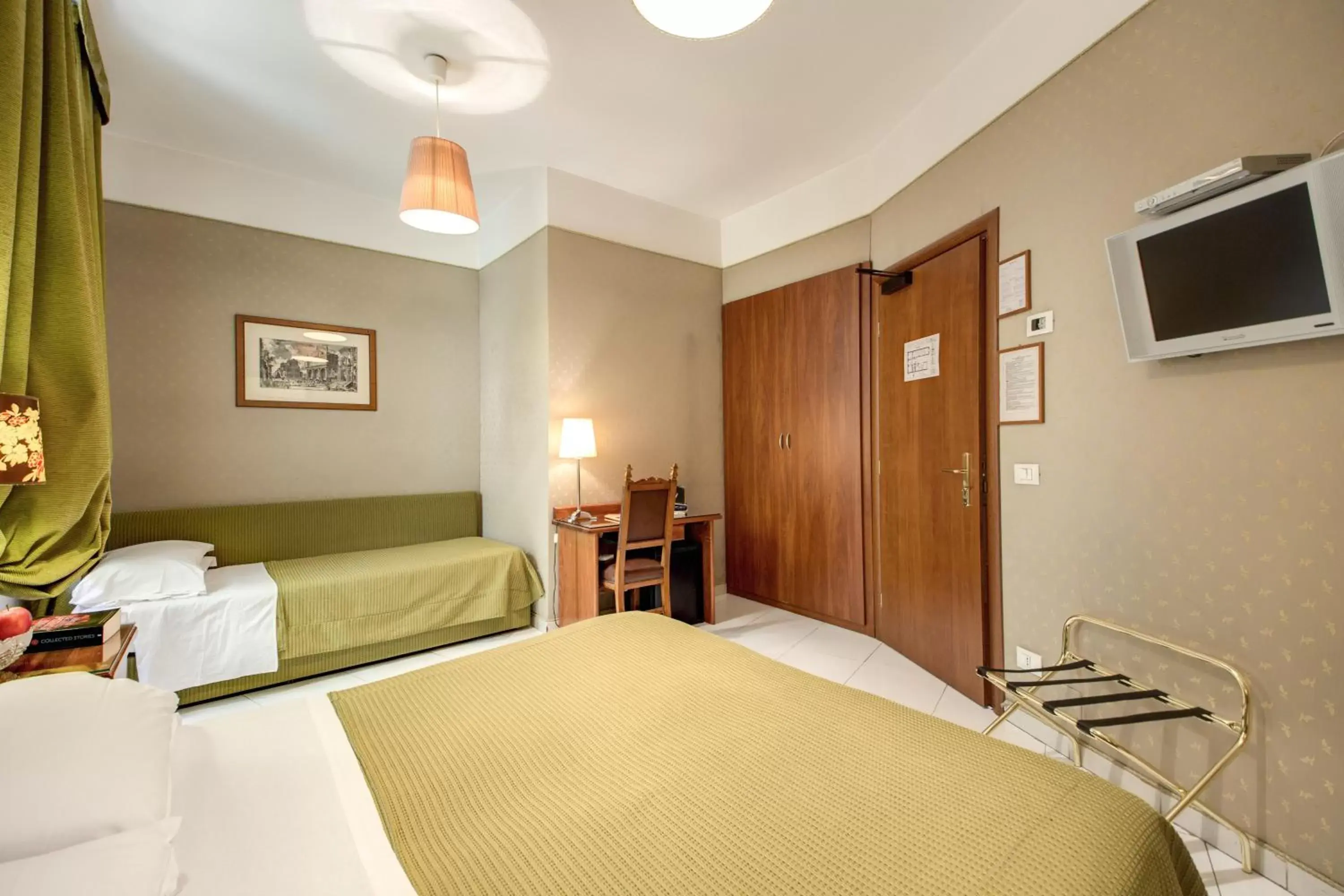 Bedroom, Bed in Hotel St. Moritz