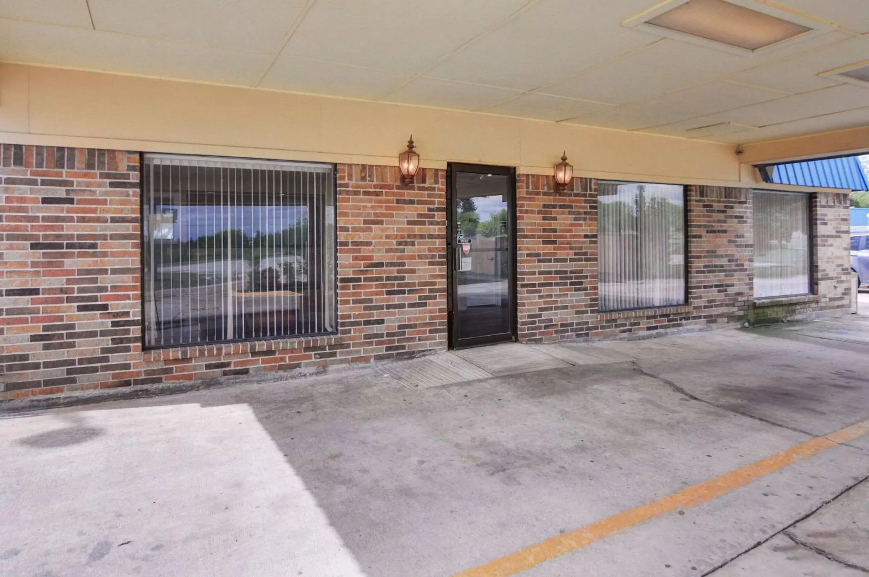 Property building in Rodeway Inn Gainesville I-35