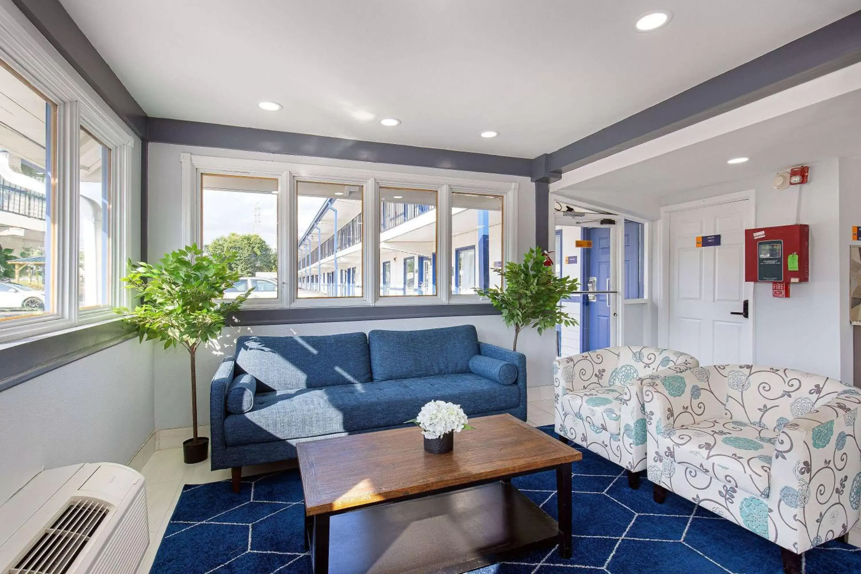 Lobby or reception, Seating Area in Days Inn by Wyndham Knoxville North