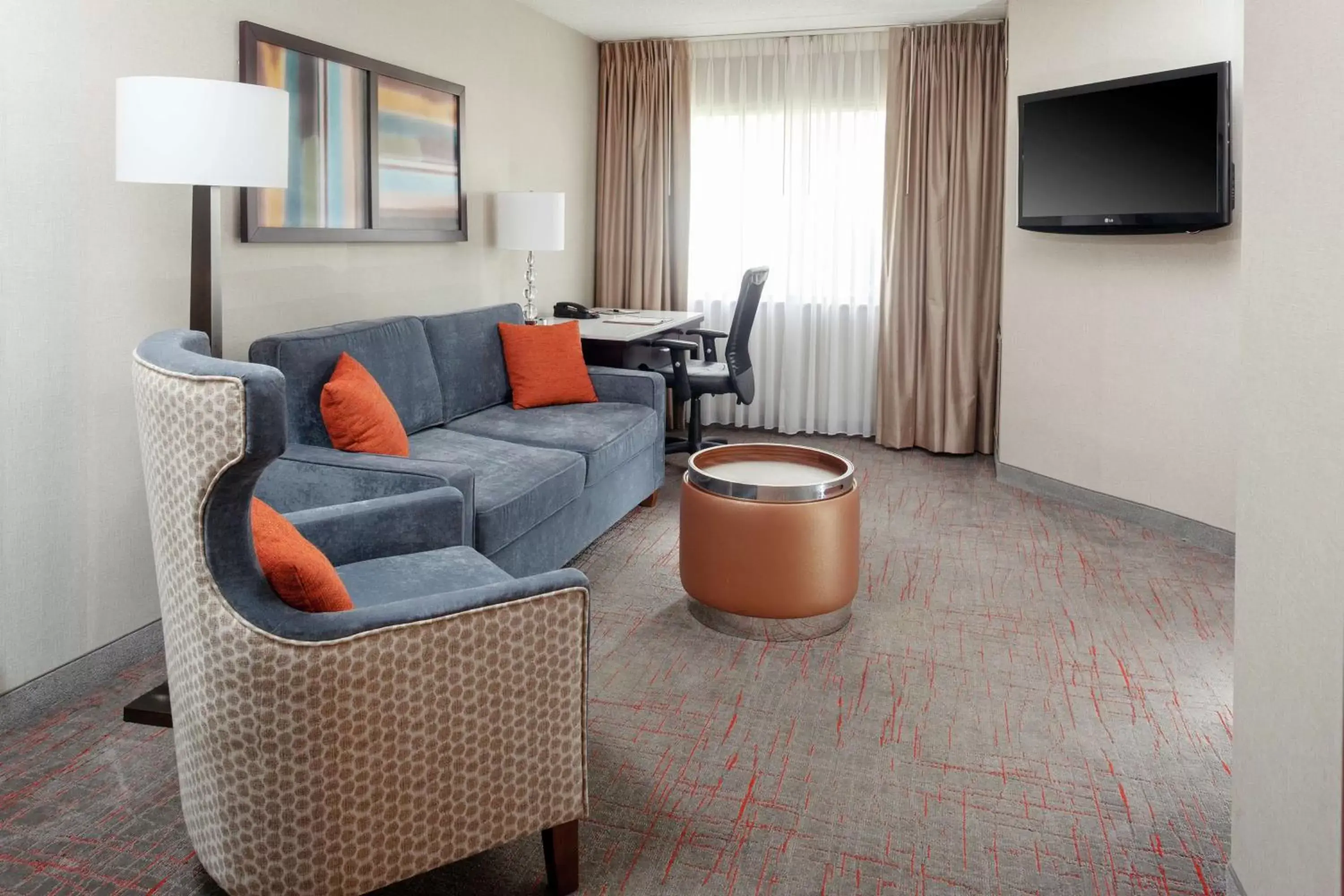 Bedroom, Seating Area in DoubleTree Suites by Hilton Dayton/Miamisburg