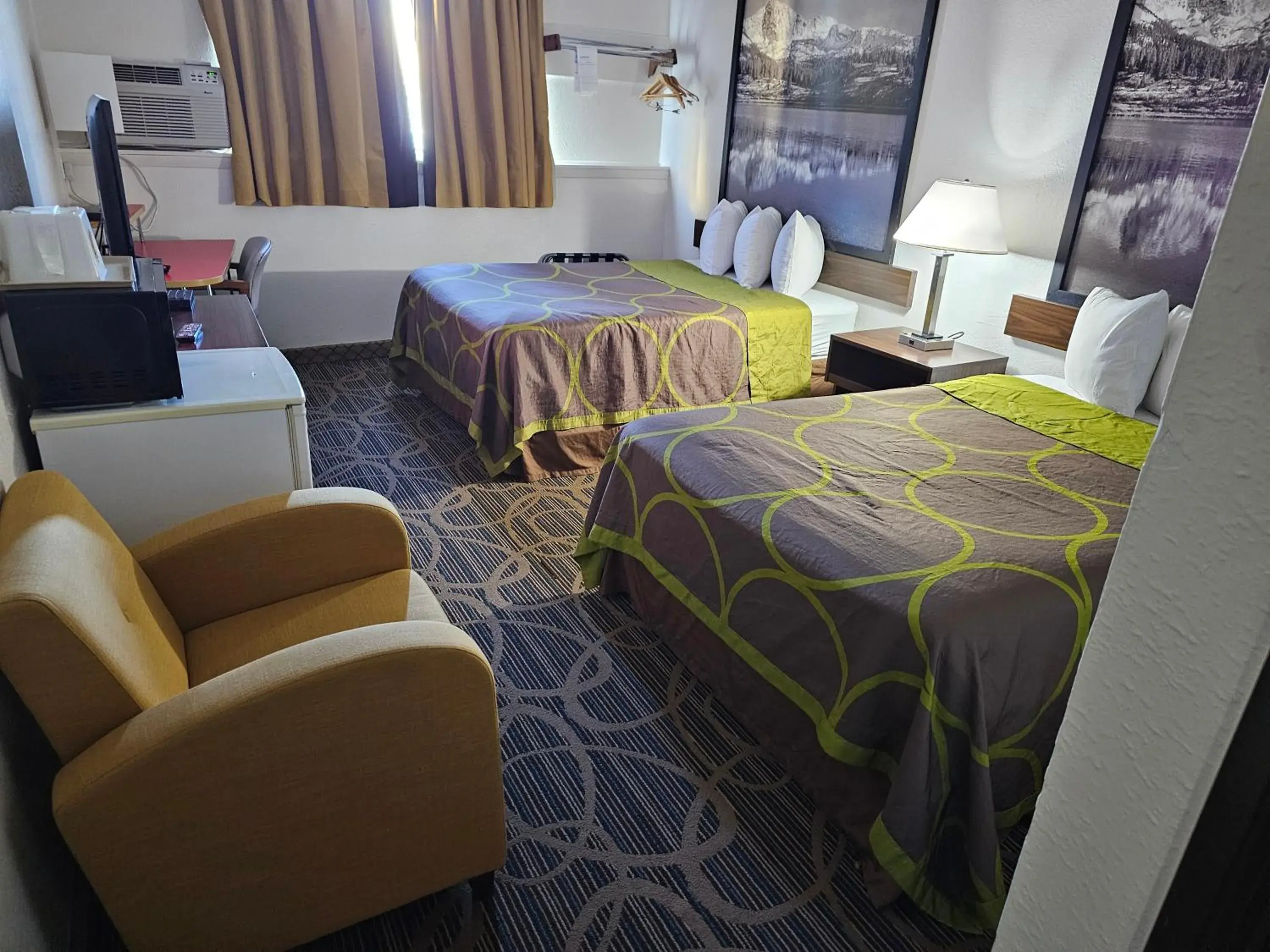 Photo of the whole room, Bed in Super 8 by Wyndham Craig Photo of the whole room, Bed in Super 8 by Wyndham Craig