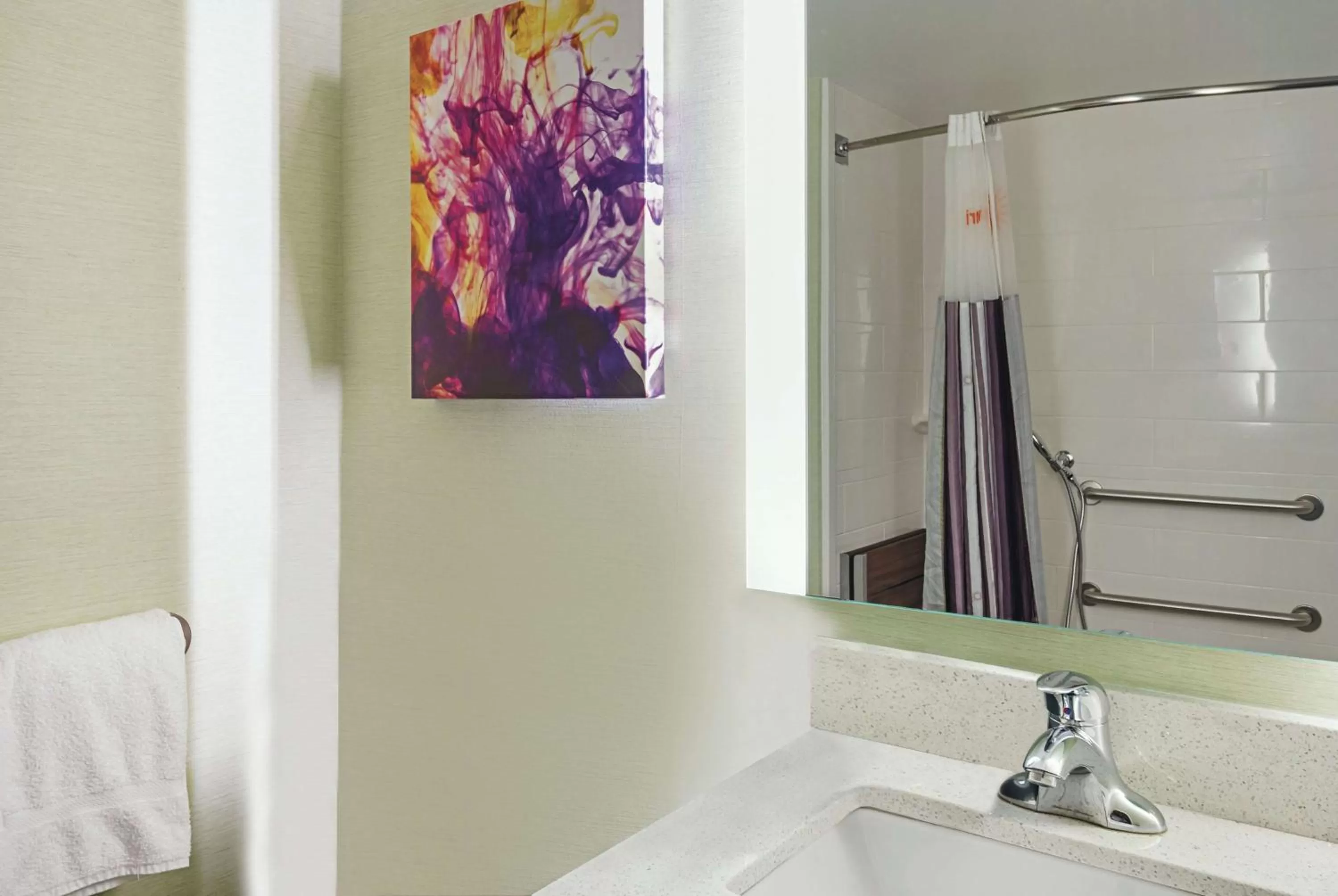 King Room with Bath Tub - Mobility Accessible/Non-Smoking in La Quinta by Wyndham Orange County Airport