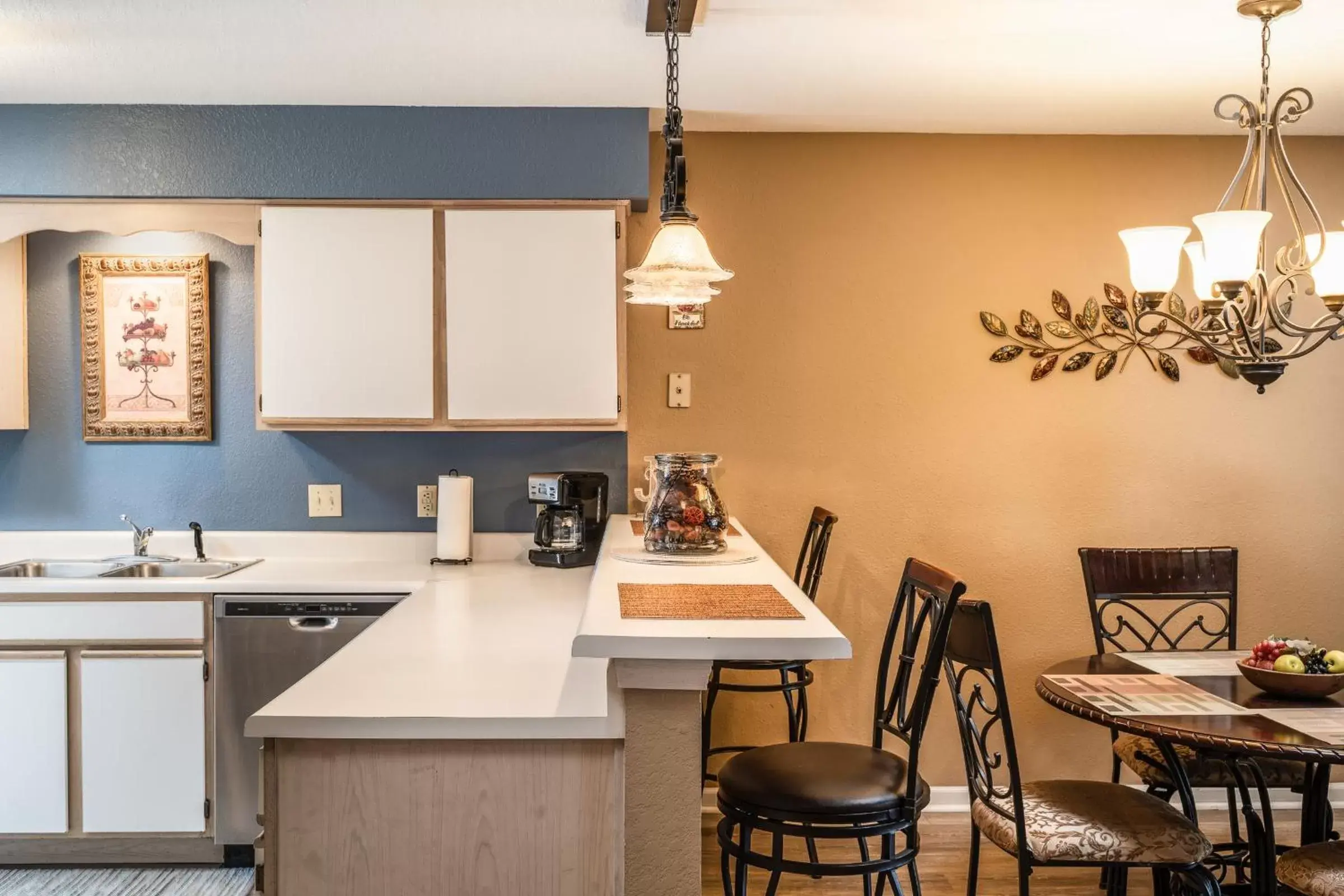 Kitchen or kitchenette in Pointe Royale Golf Resort