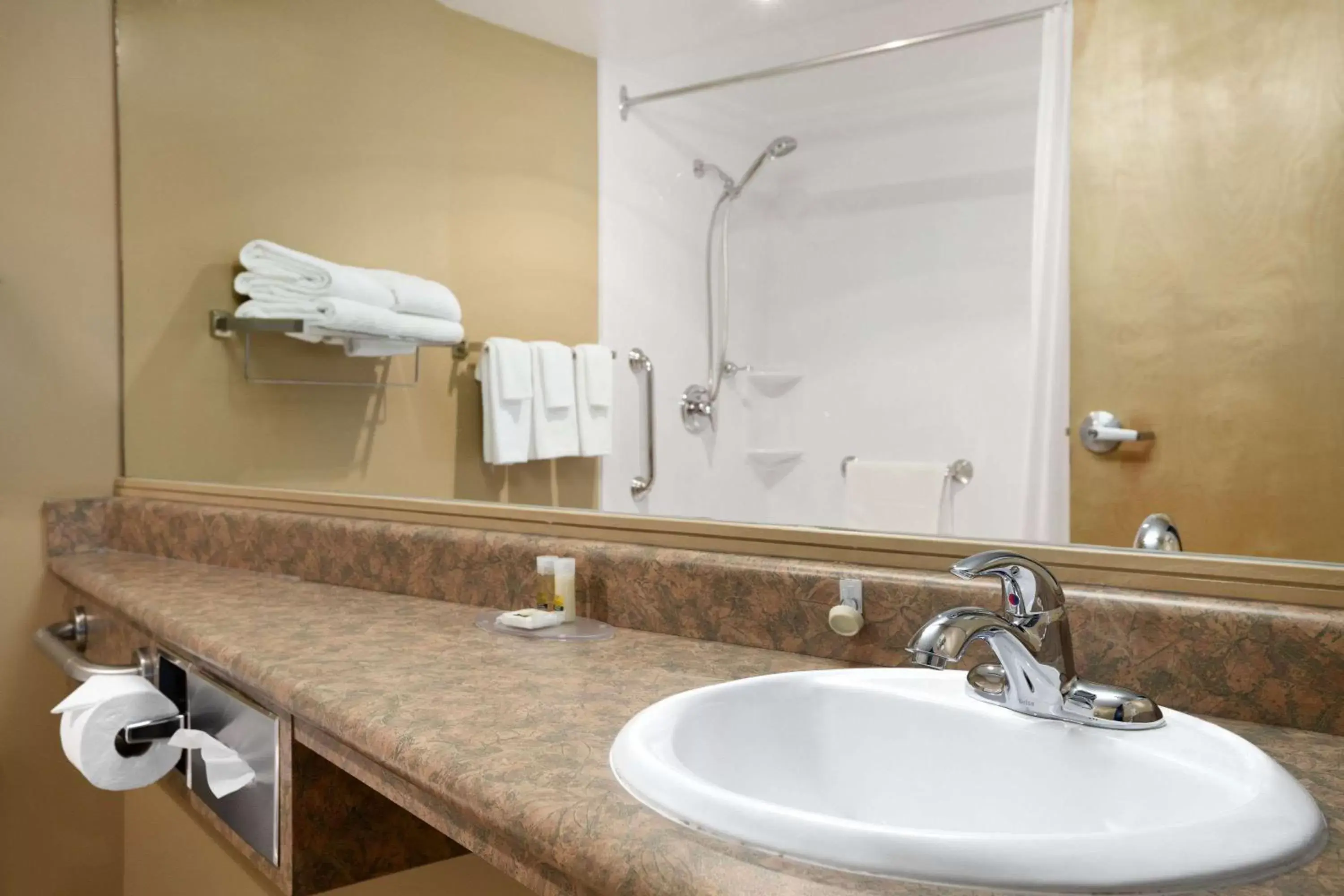 Photo of the whole room, Bathroom in Days Inn by Wyndham Estevan