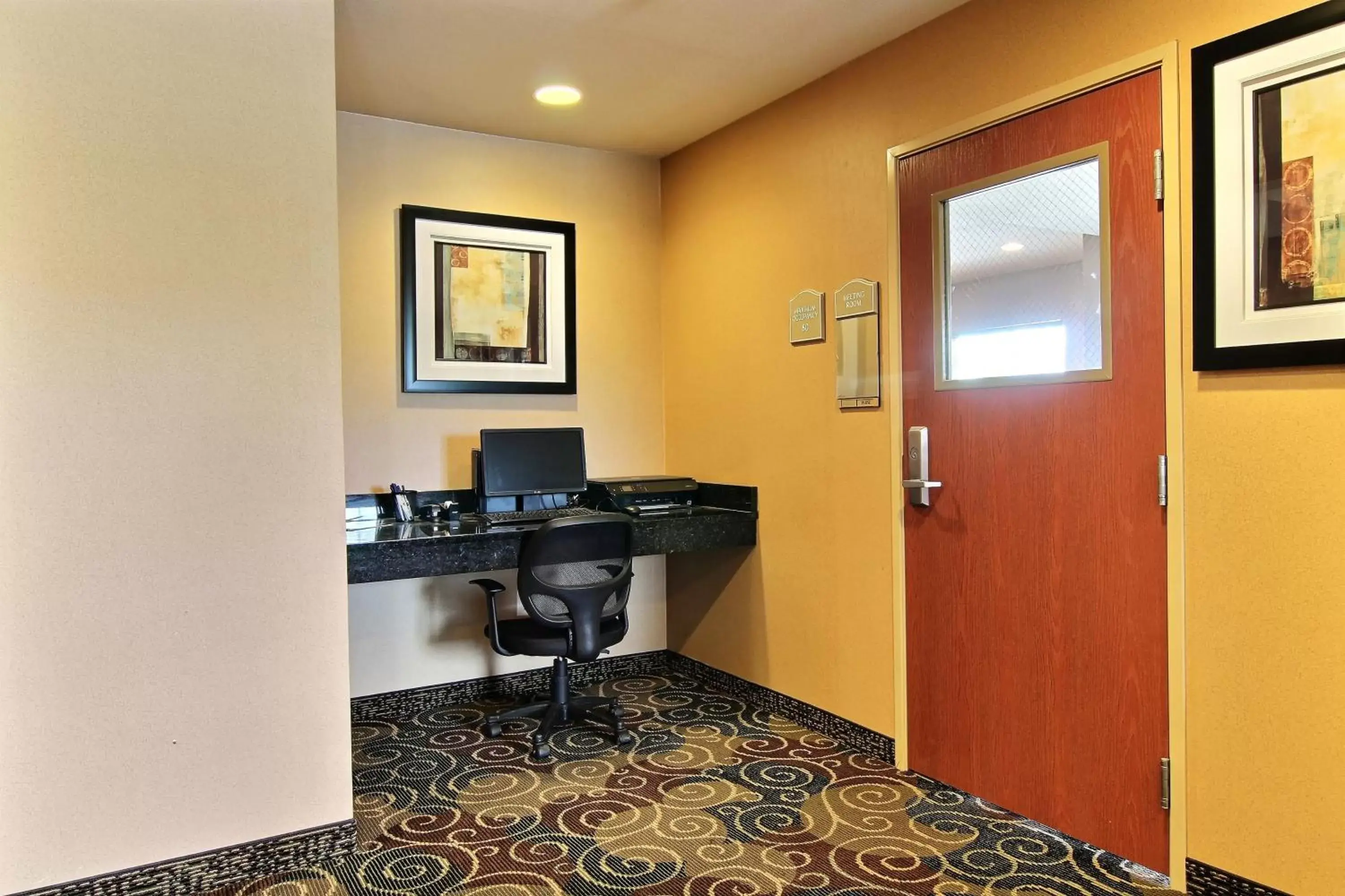 Business facilities, TV/Entertainment Center in Cobblestone Hotel and Suites - Crookston