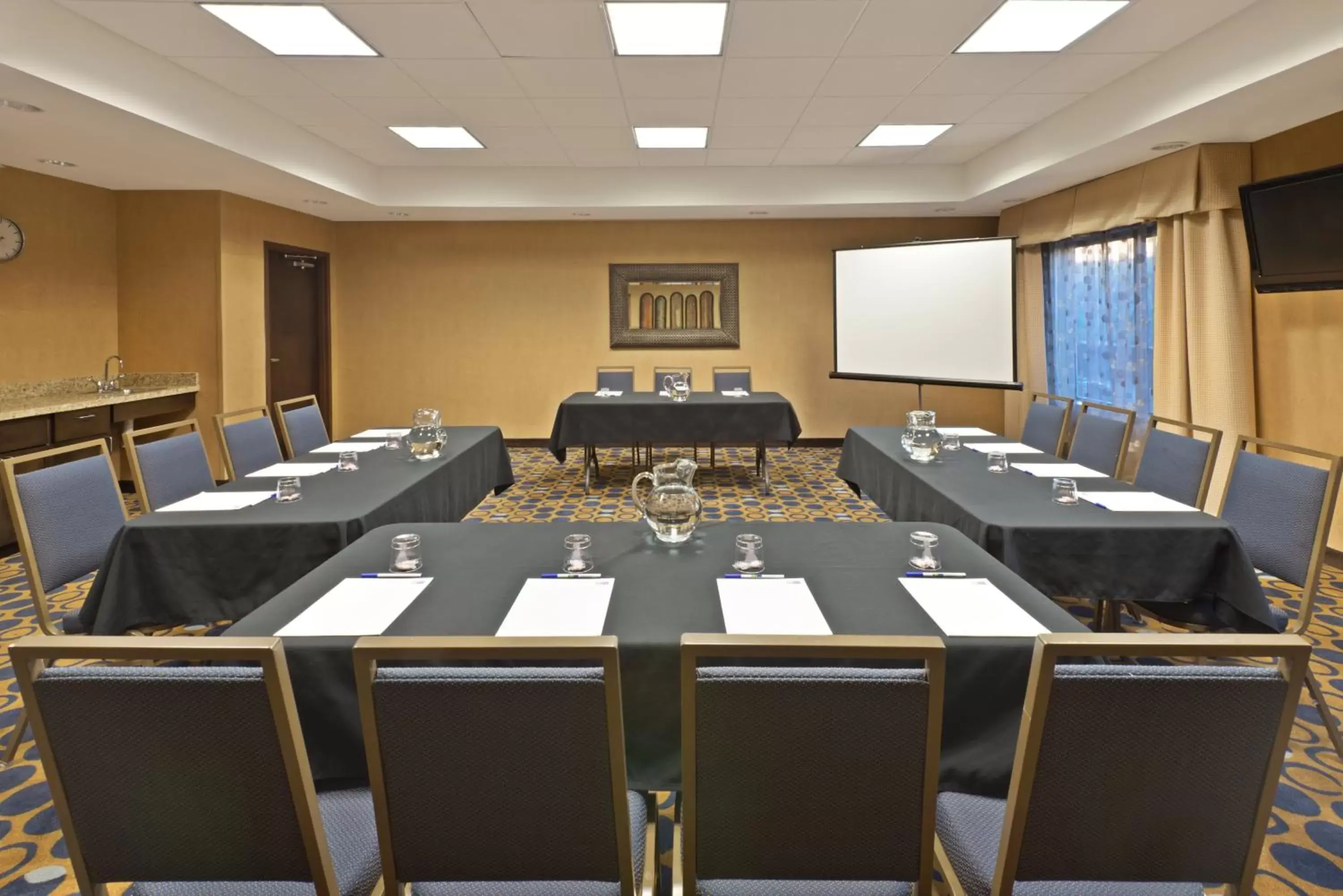 Meeting/conference room in Holiday Inn Express Richfield, an IHG Hotel
