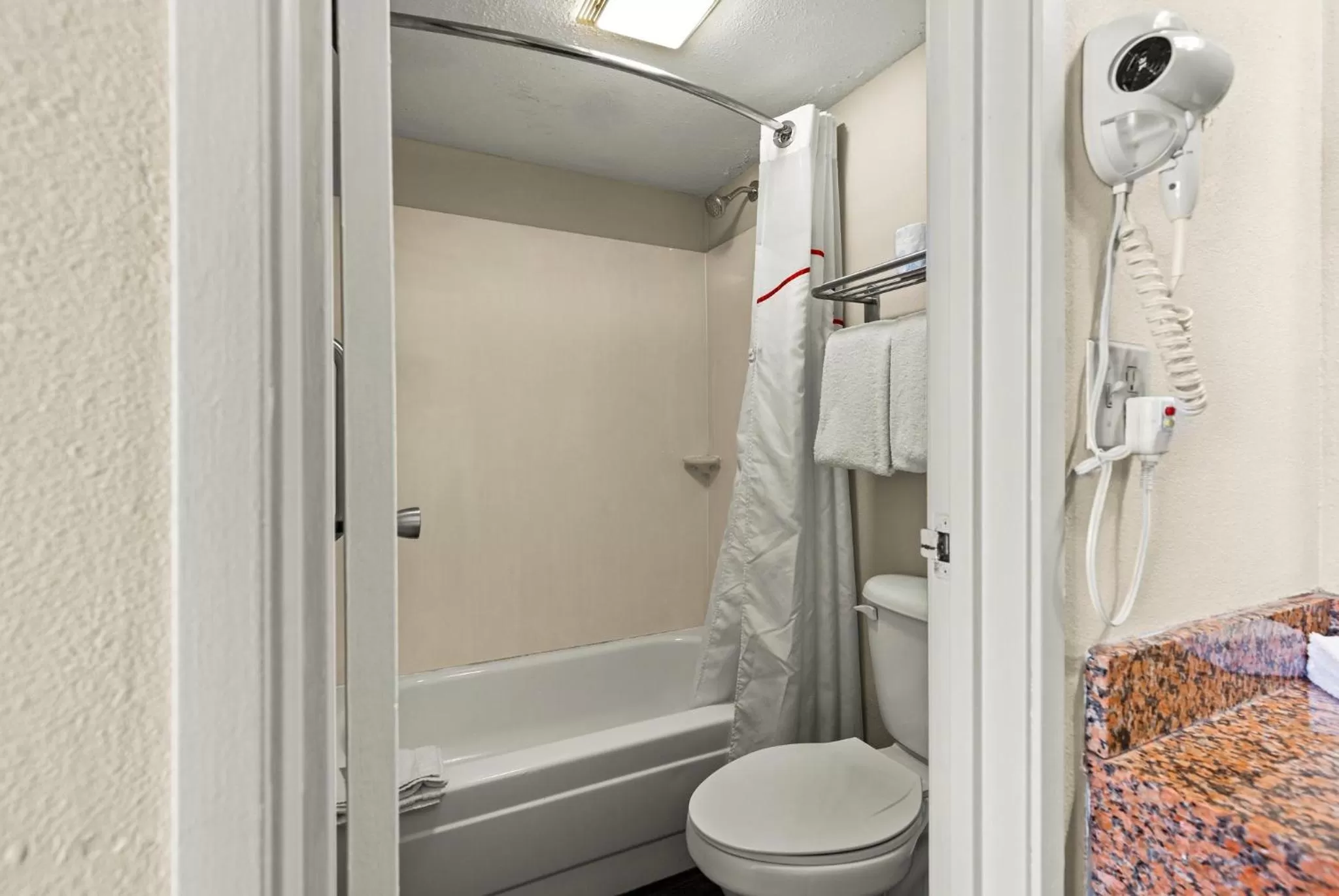 Bathroom in Red Roof Inn Springfield, IL