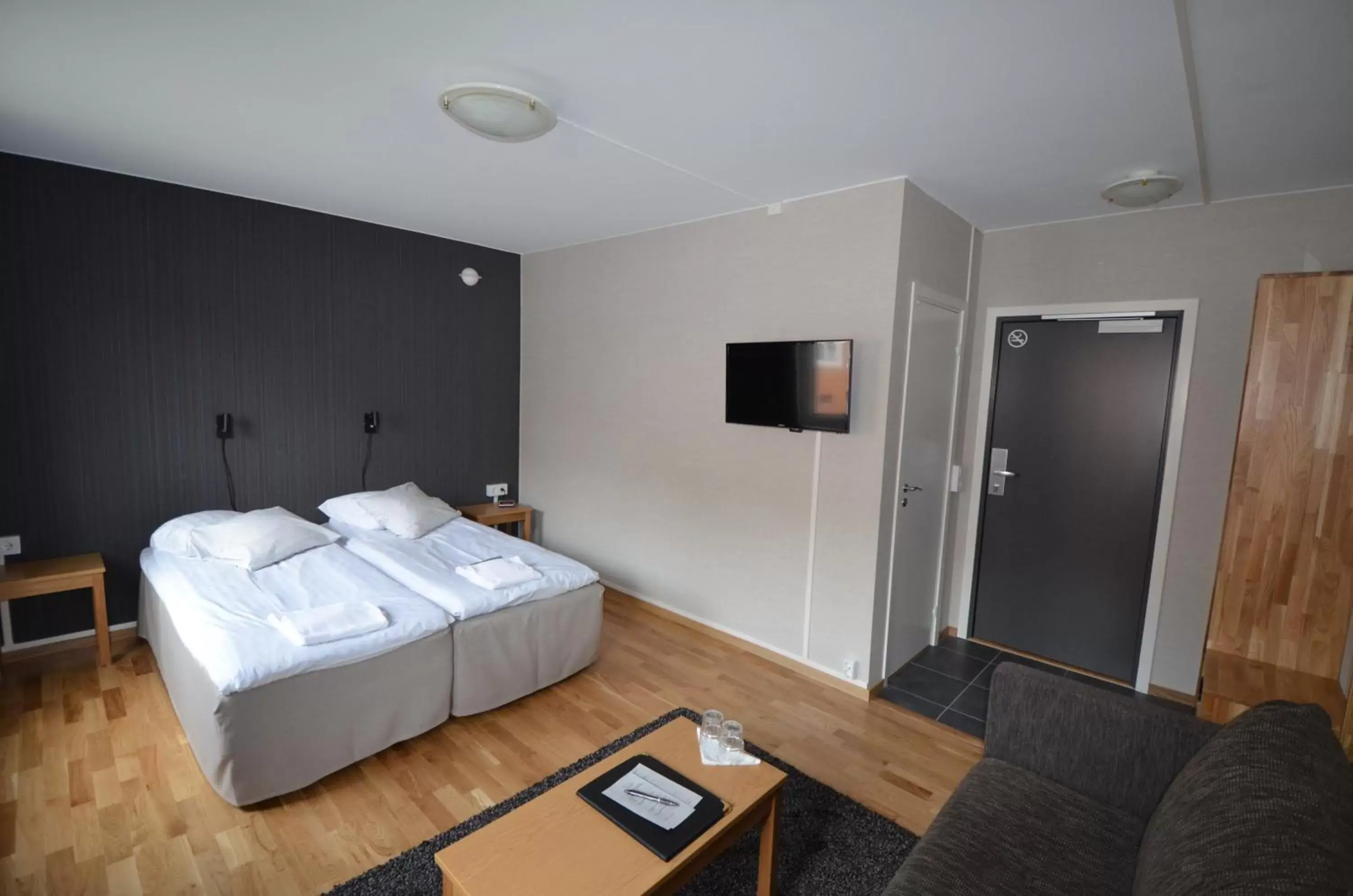 Photo of the whole room, Bed in Hotell Svanen