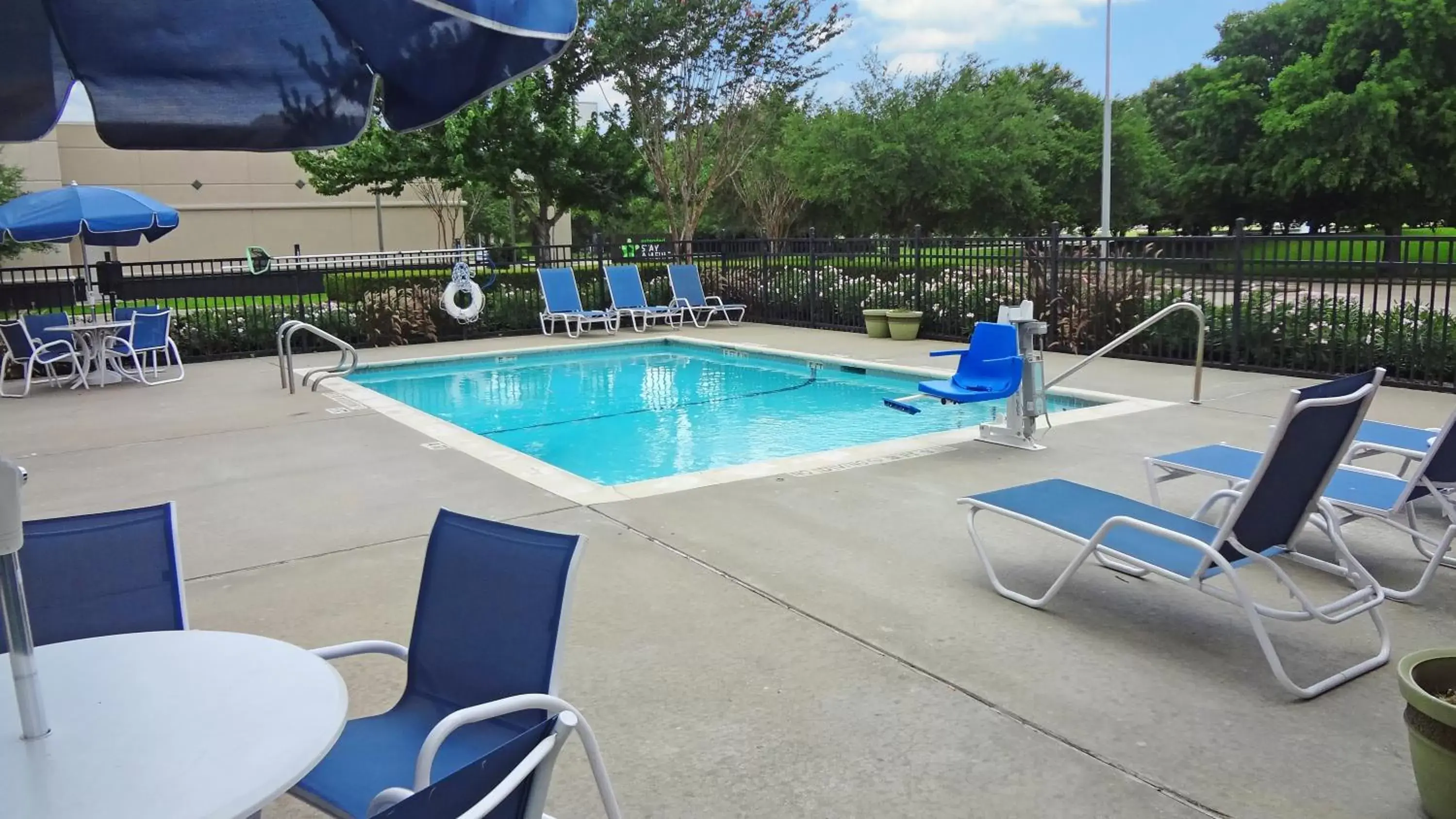 Swimming Pool in Extended Stay America Suites - Houston - Westchase - Westheimer
