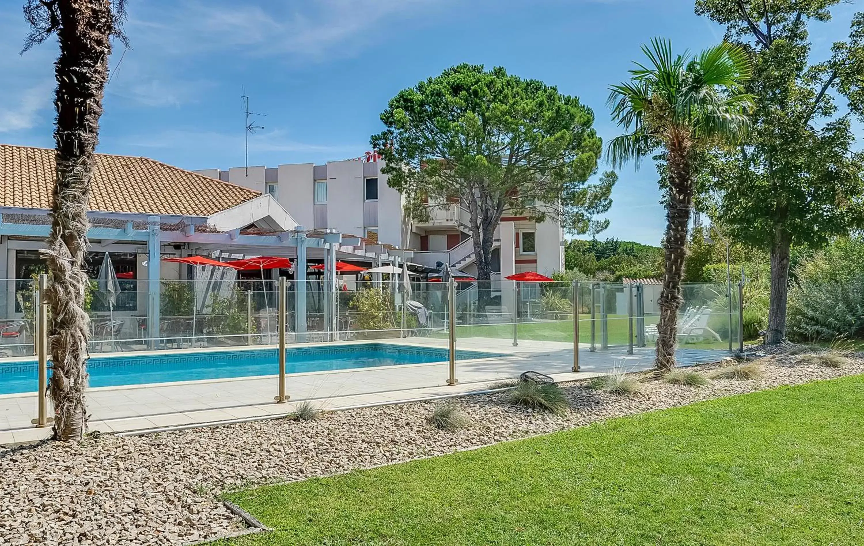 Garden, Swimming Pool in ibis Salon de Provence