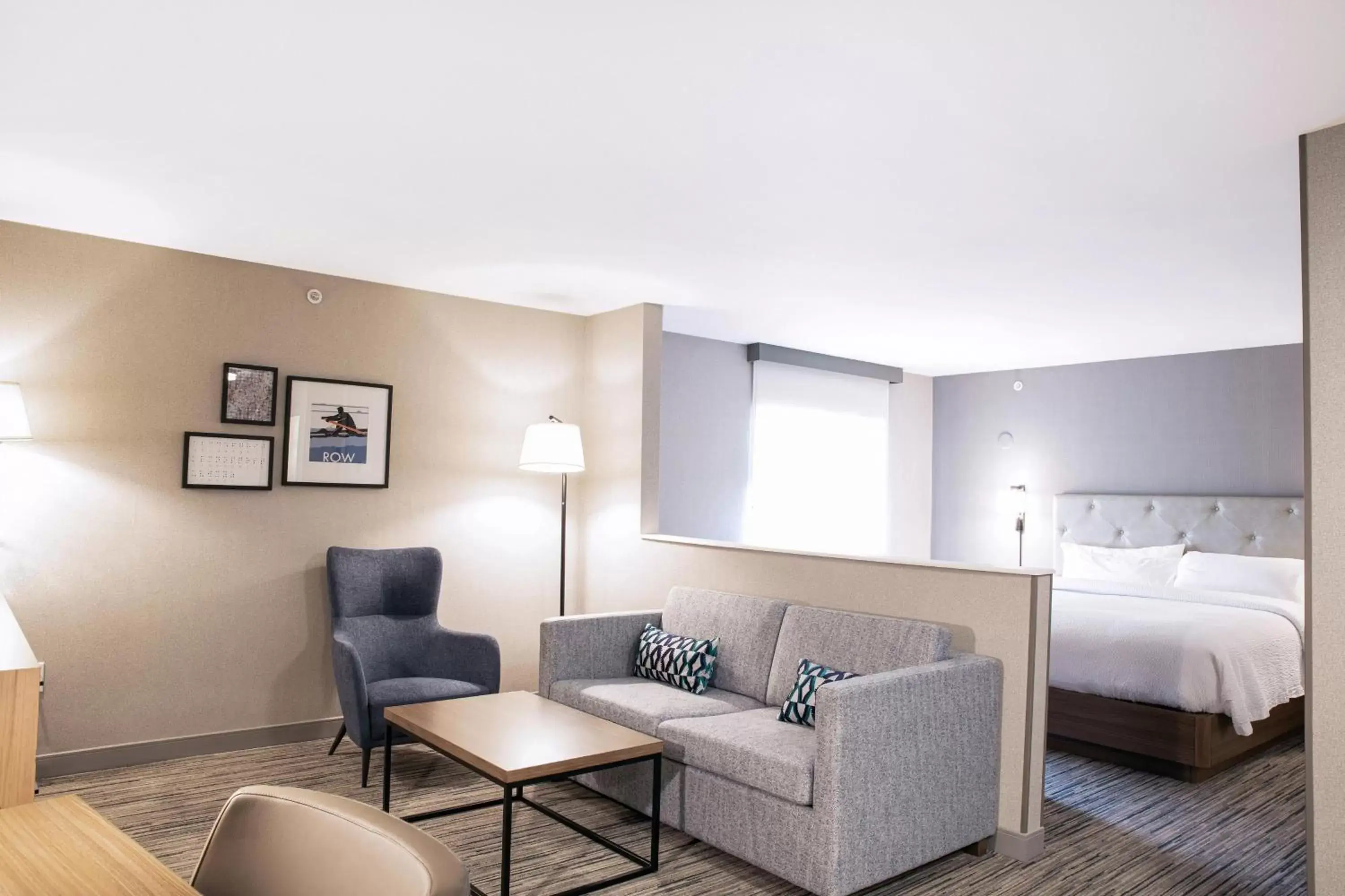 Photo of the whole room, Seating Area in Four Points by Sheraton Downtown Seattle Center