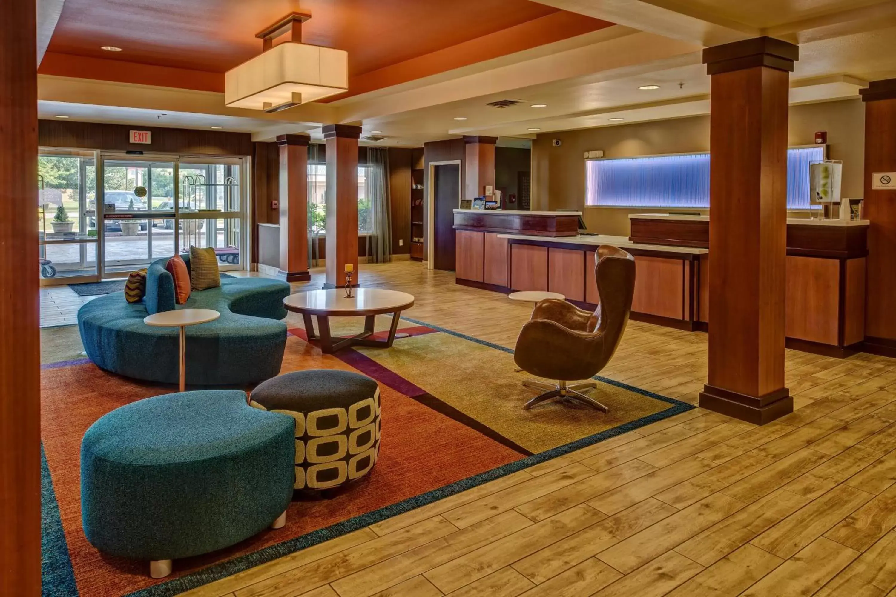 Lobby or reception, Lounge/Bar in Fairfield by Marriott Russellville