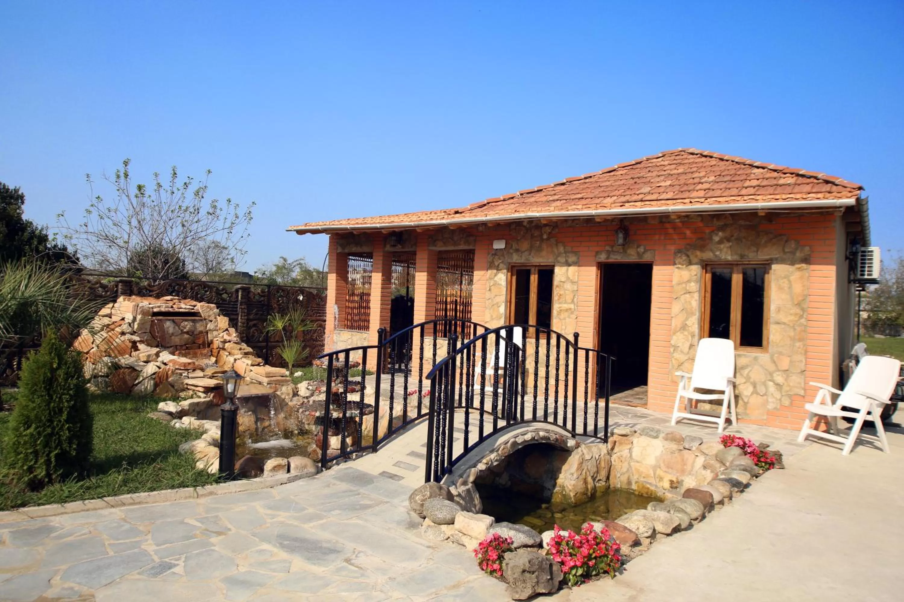 Alcoholic drinks, Property Building in Hotel Harmony