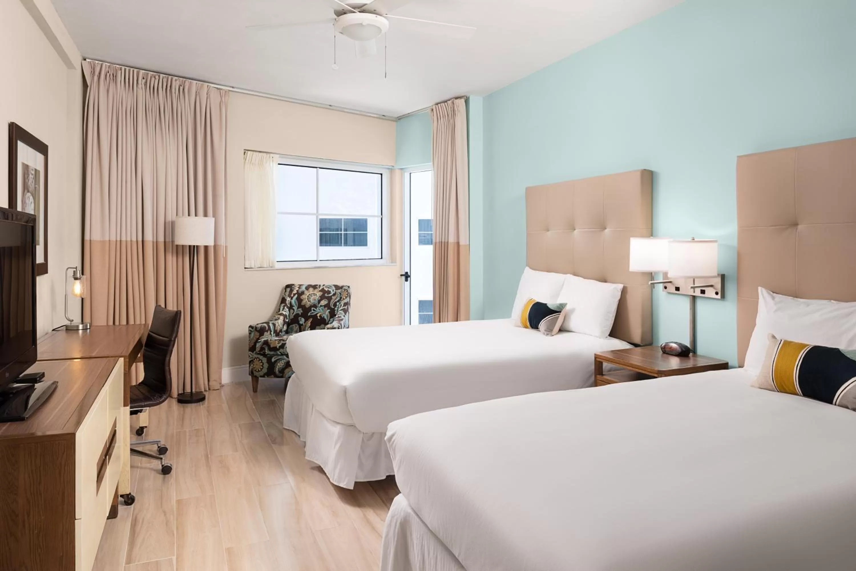 Bedroom, Bed in Sherry Frontenac Oceanfront