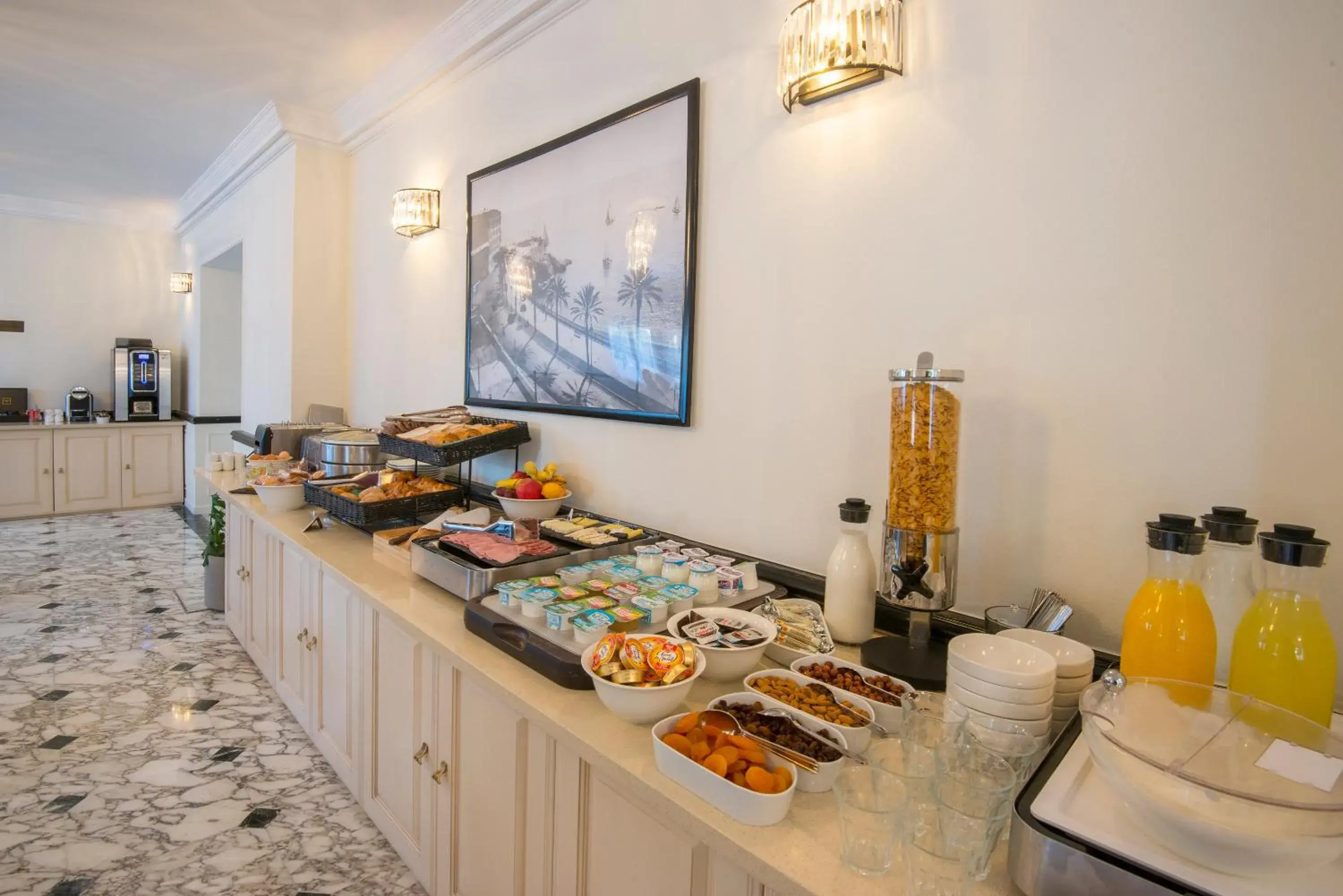 Buffet breakfast, Food in Hotel Carlton