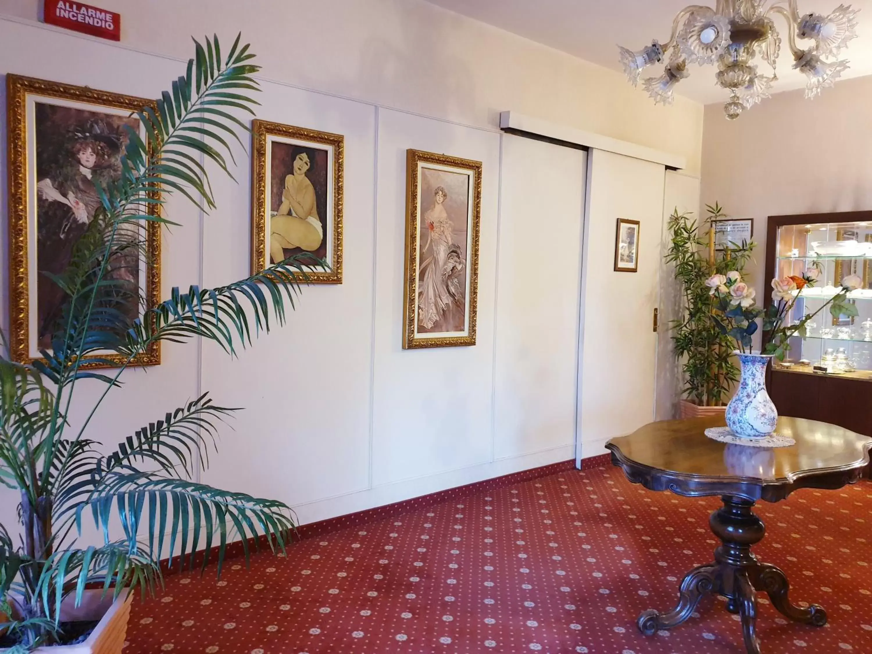 Seating area, Lobby/Reception in HOTEL PARADISO